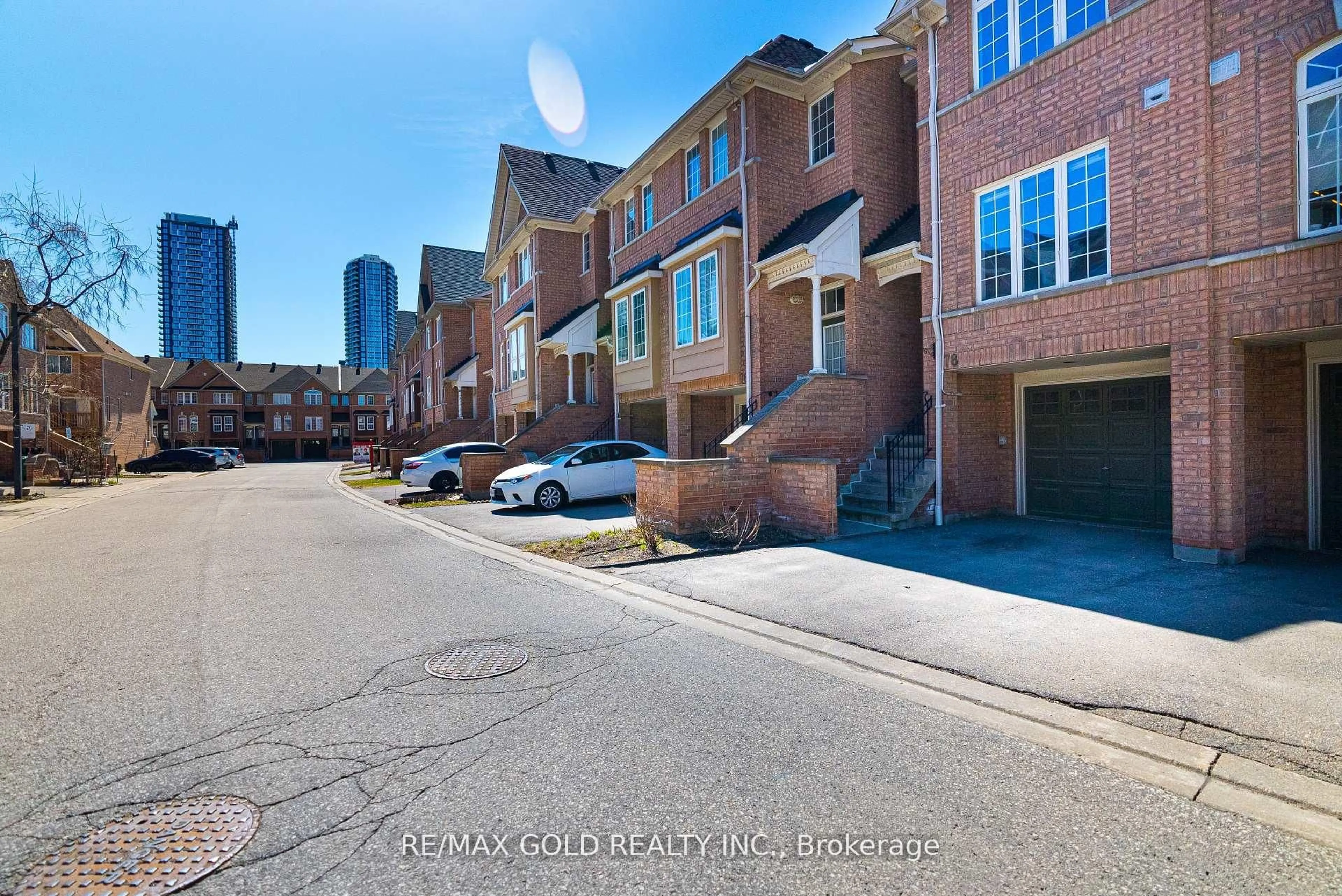 A pic from outside/outdoor area/front of a property/back of a property/a pic from drone, street for 50 Strathaven Dr #78, Mississauga Ontario L5R 4E7