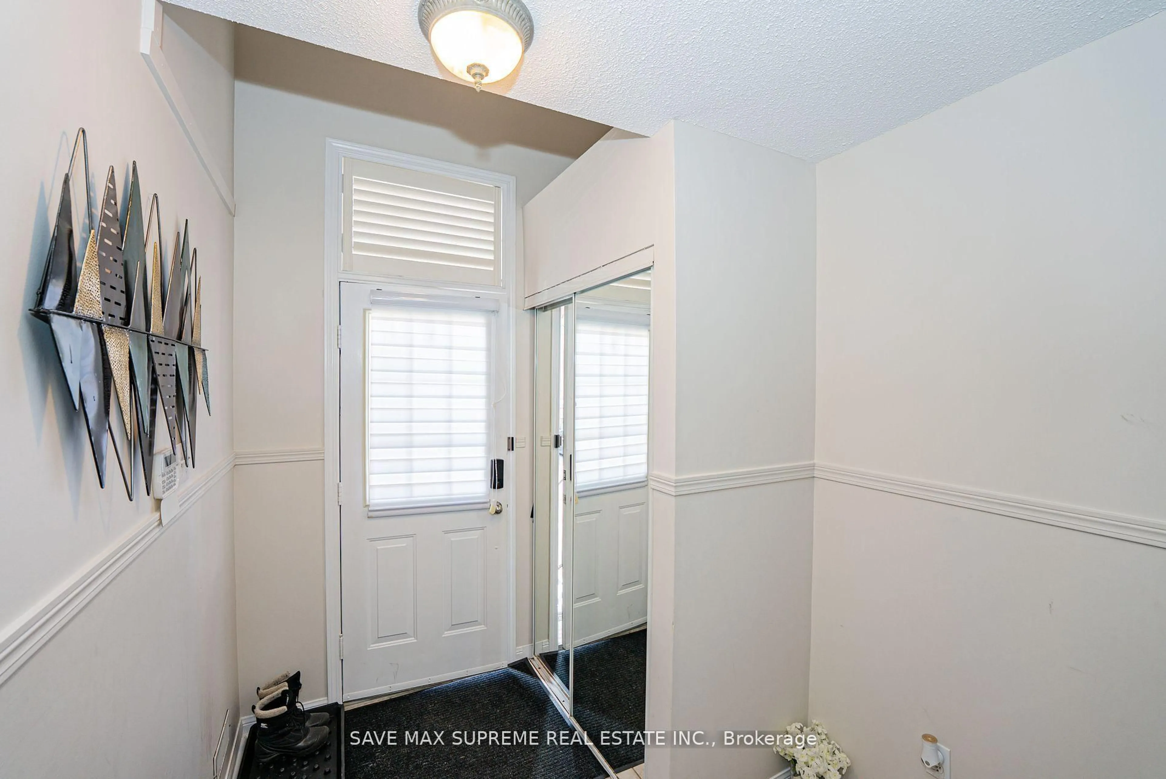 Indoor entryway for 2 Clay Brick Crt #65, Brampton Ontario L6V 4M7