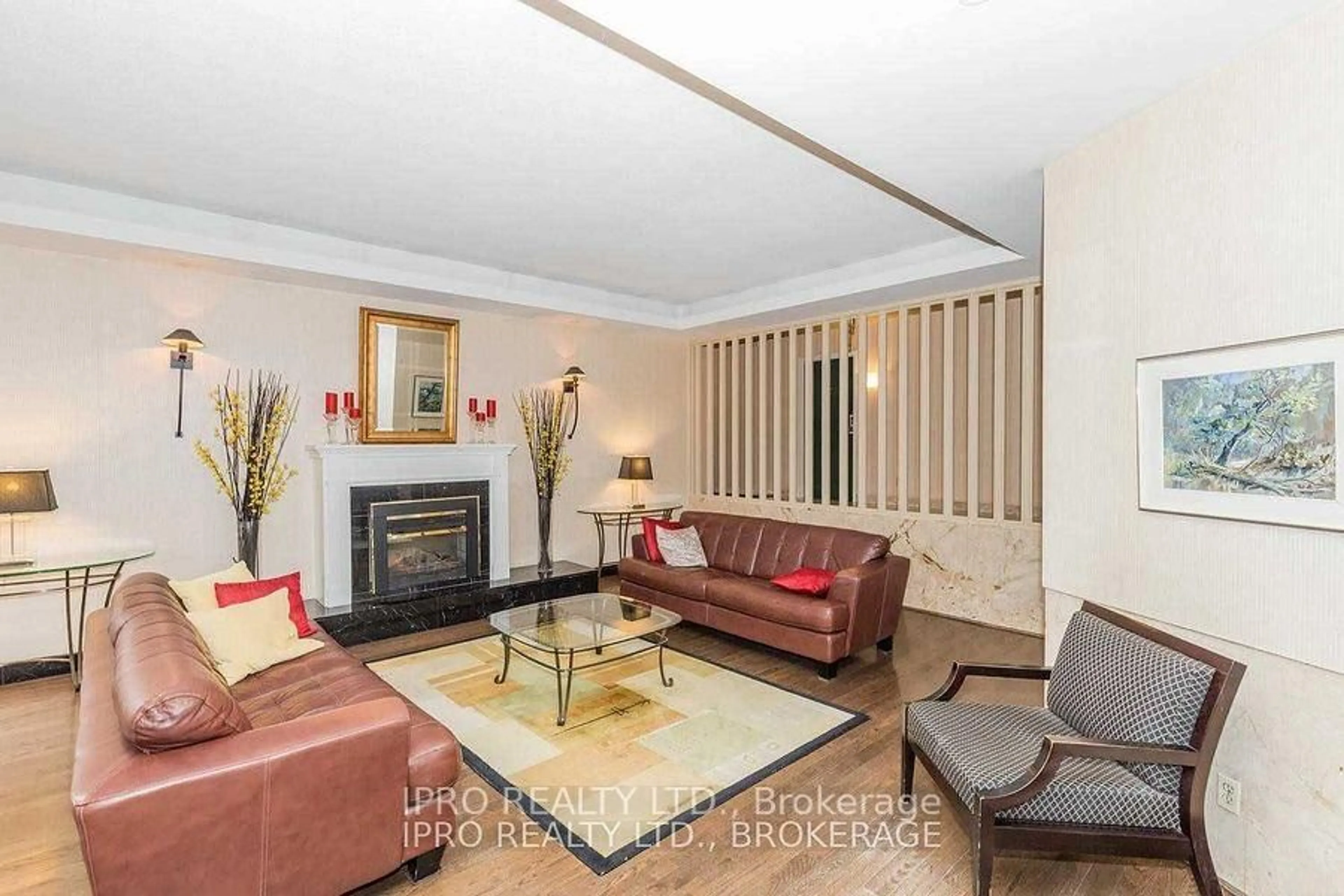 Living room with furniture, unknown for 1333 Bloor St #305, Mississauga Ontario L4Y 3T6