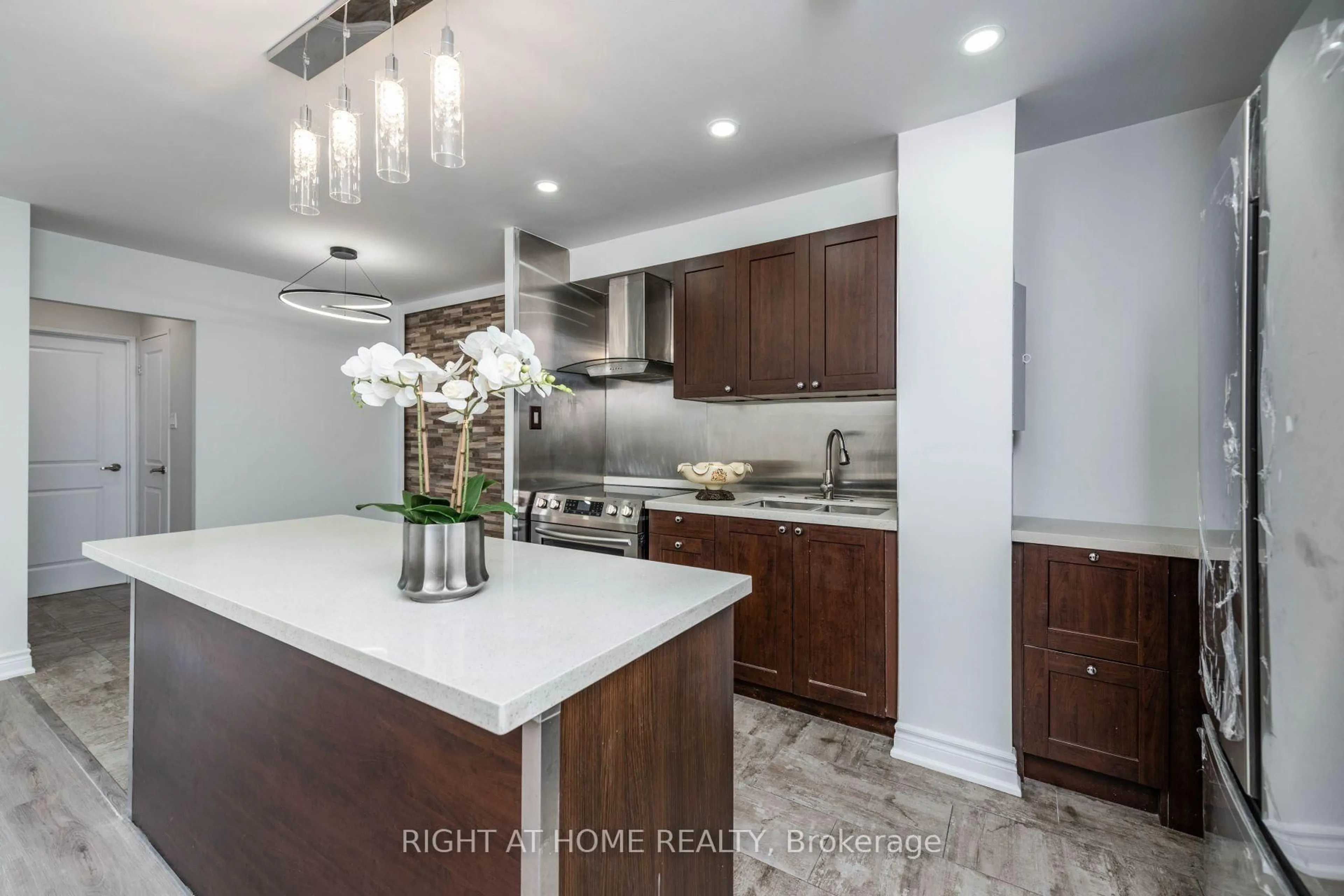 Contemporary kitchen, ceramic/tile floor for 1395 Williamsport Dr #357, Mississauga Ontario L4X 2T4
