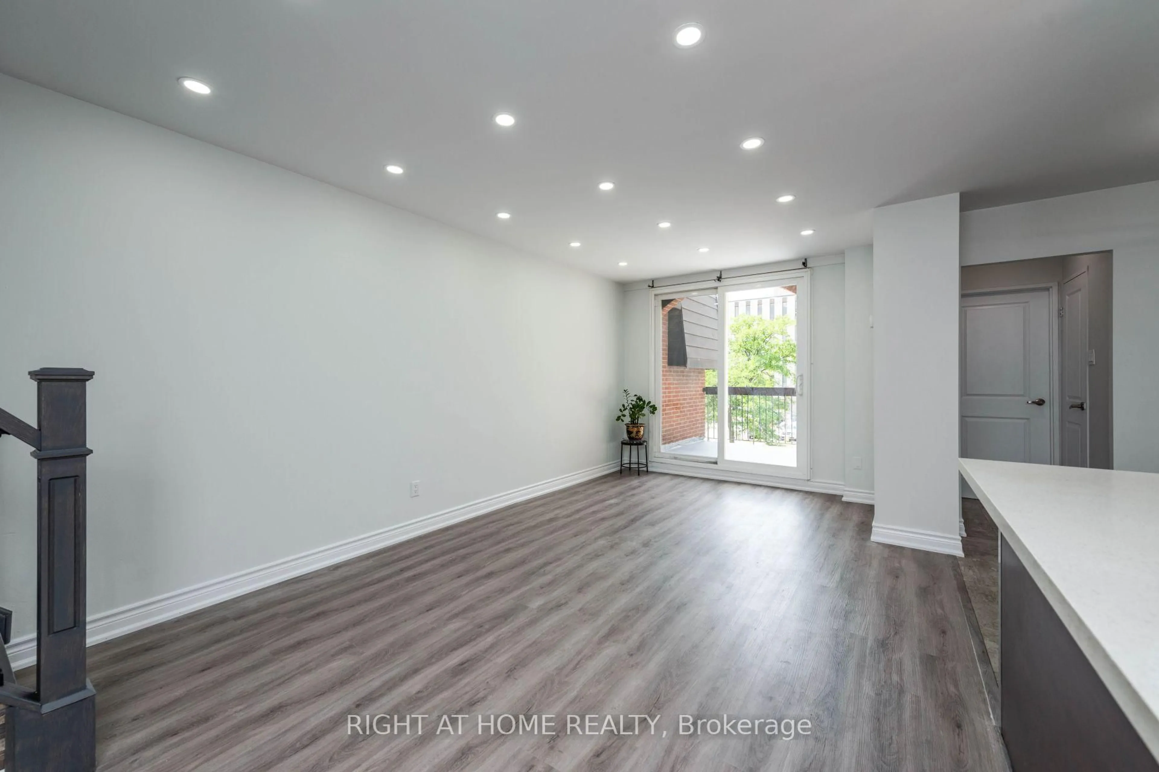 A pic of a room for 1395 Williamsport Dr #357, Mississauga Ontario L4X 2T4