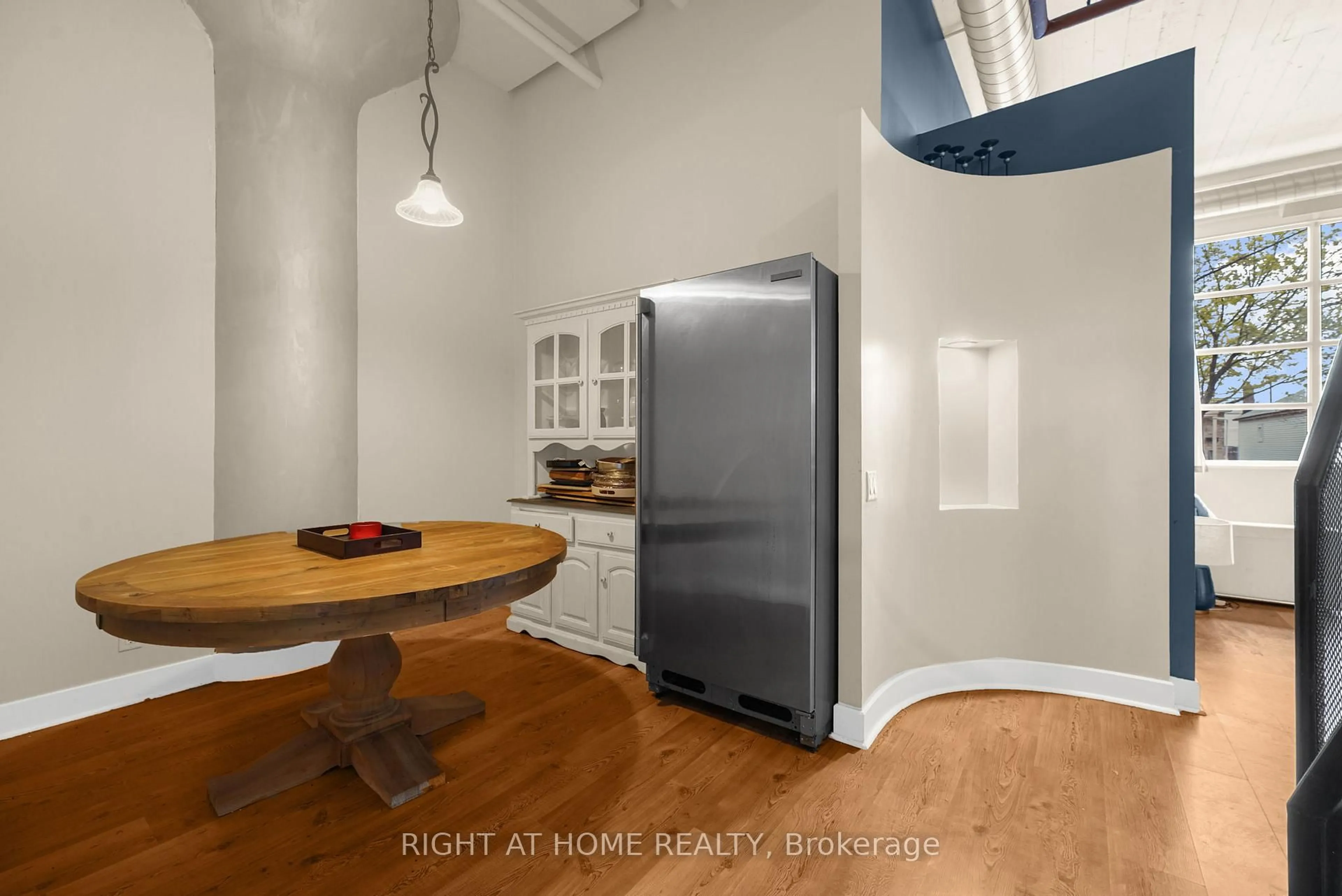 Unknown for 1001 Roselawn Ave #115, Toronto Ontario M6B 4M4