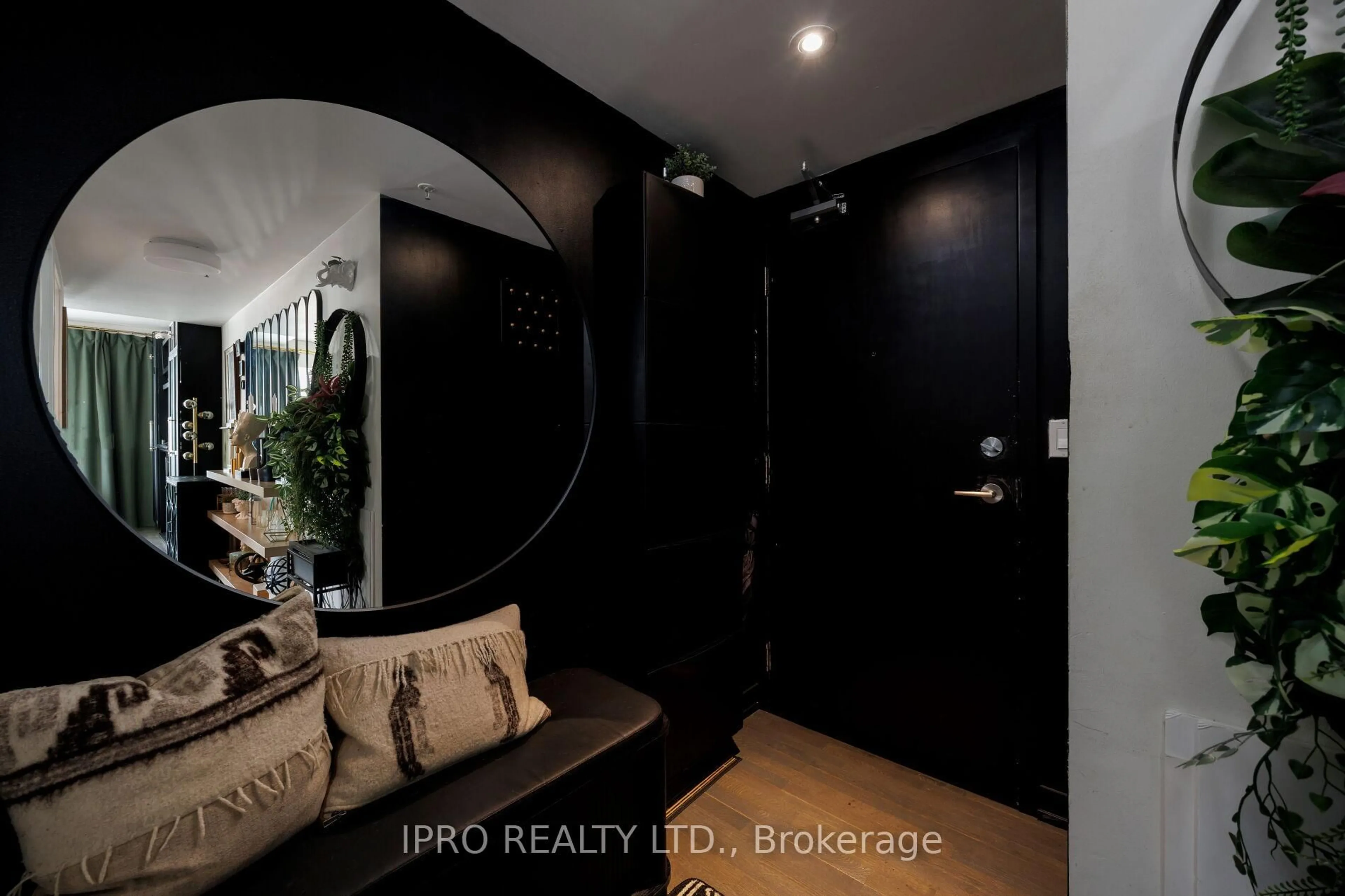 Indoor entryway for 51 Lady Bank Rd #203, Toronto Ontario M8Z 0C9