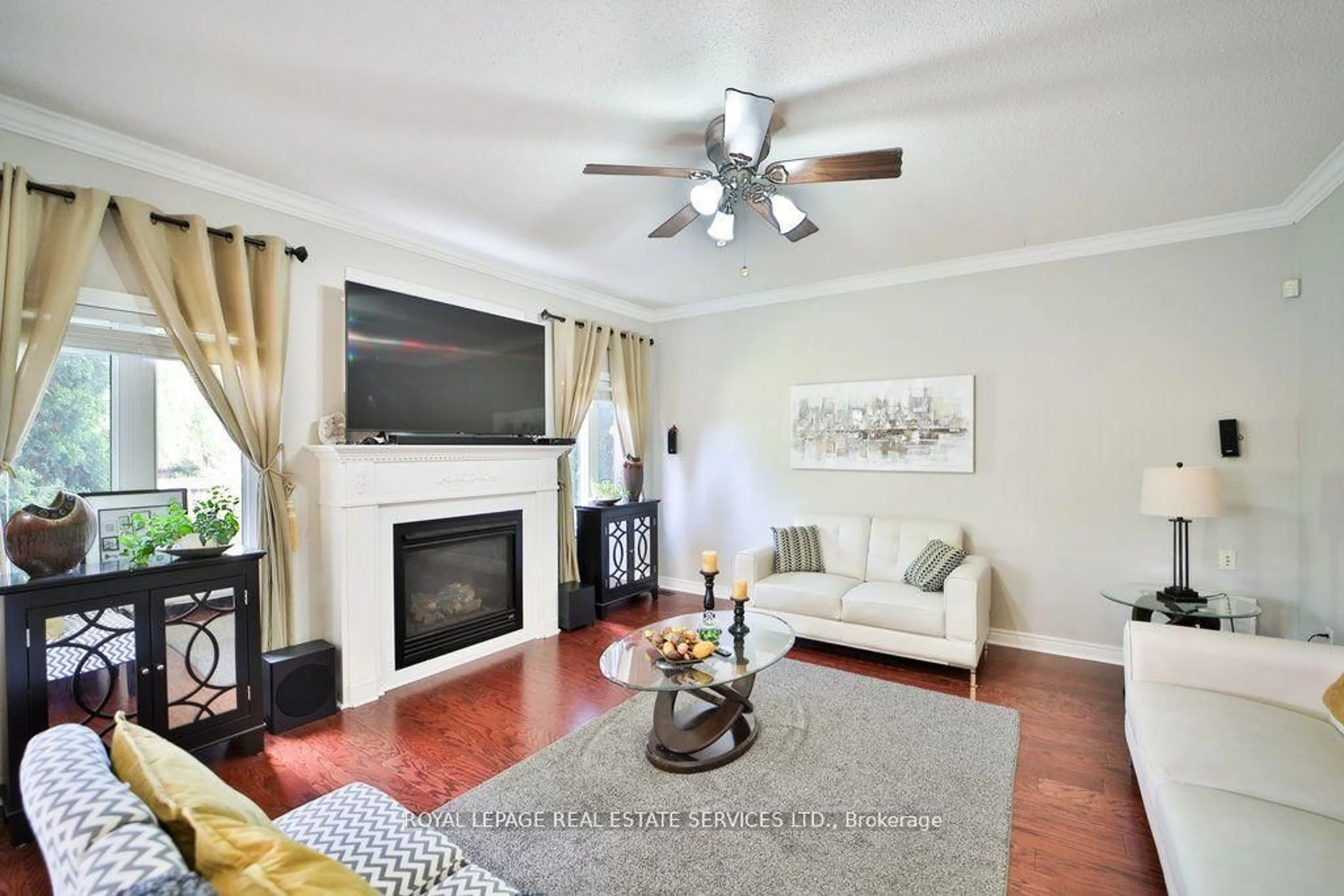 Living room with furniture, unknown for 44 Game Creek Cres, Brampton Ontario L7A 0K3