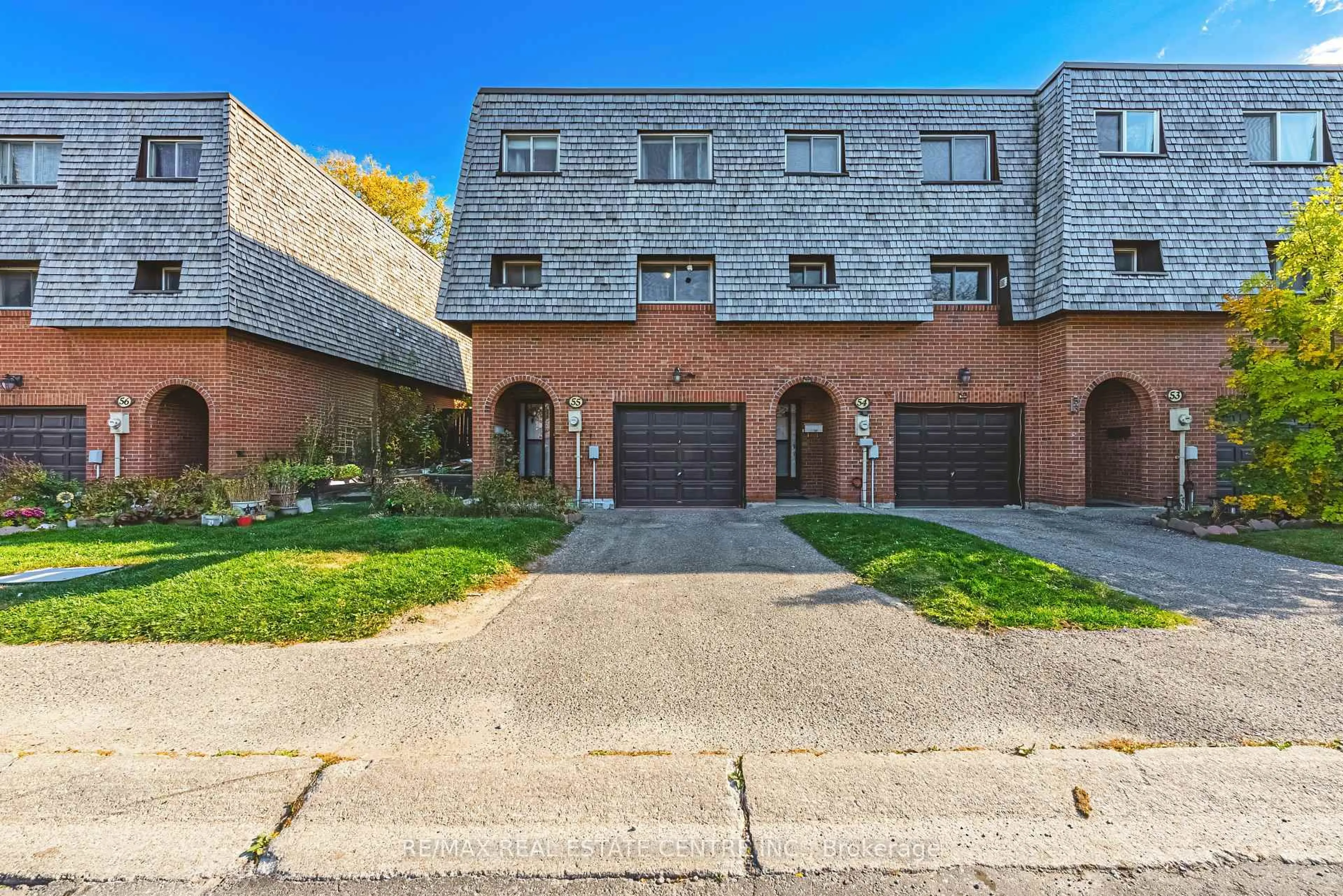 Home with brick exterior material, street for 55 Briar Path, Brampton Ontario L6T 2A3