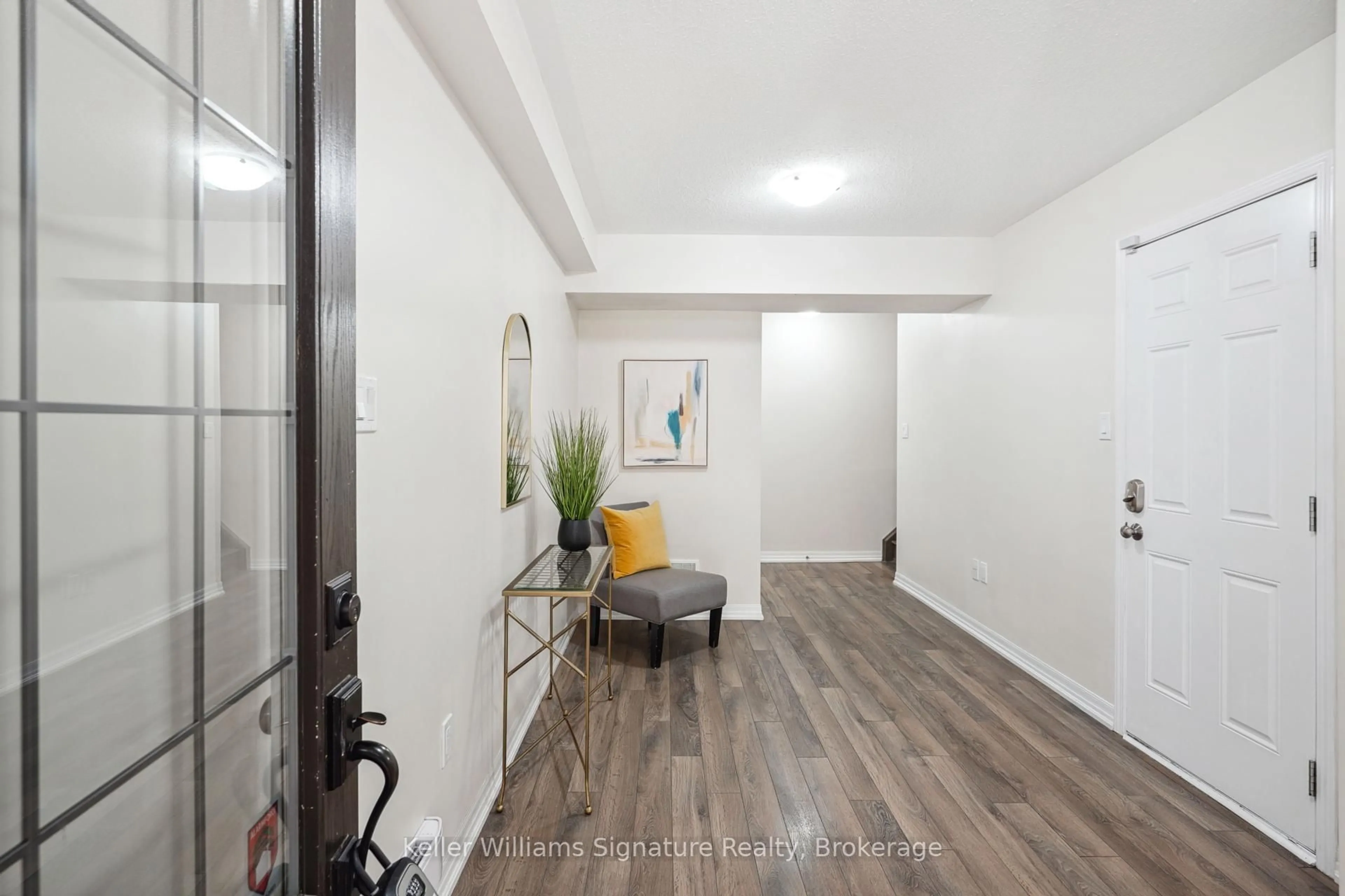 Indoor entryway for 3063 Harebell Gate, Oakville Ontario L6M 0Y9