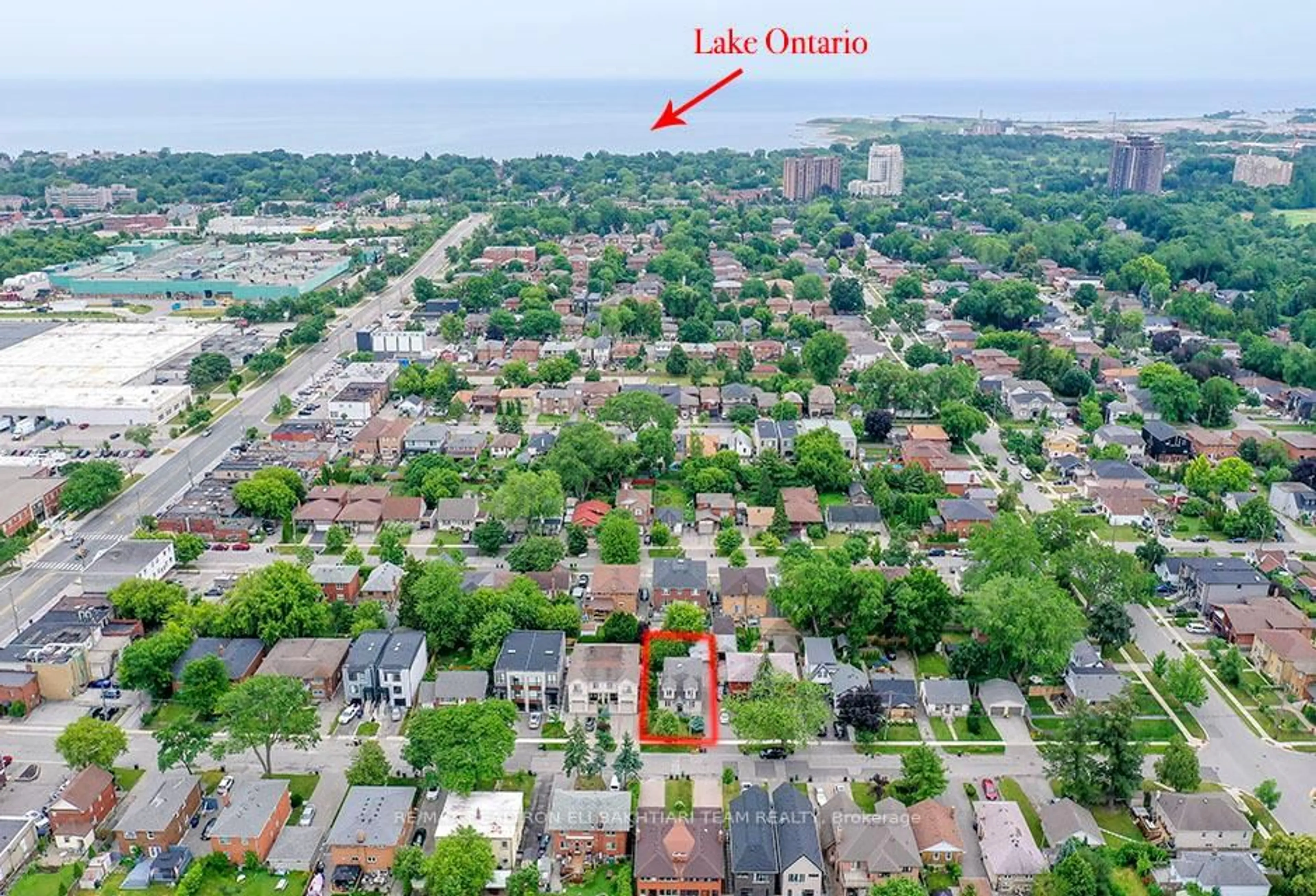 A pic from outside/outdoor area/front of a property/back of a property/a pic from drone, water/lake/river/ocean view for 29 Roseland Dr, Toronto Ontario M8W 1Y3