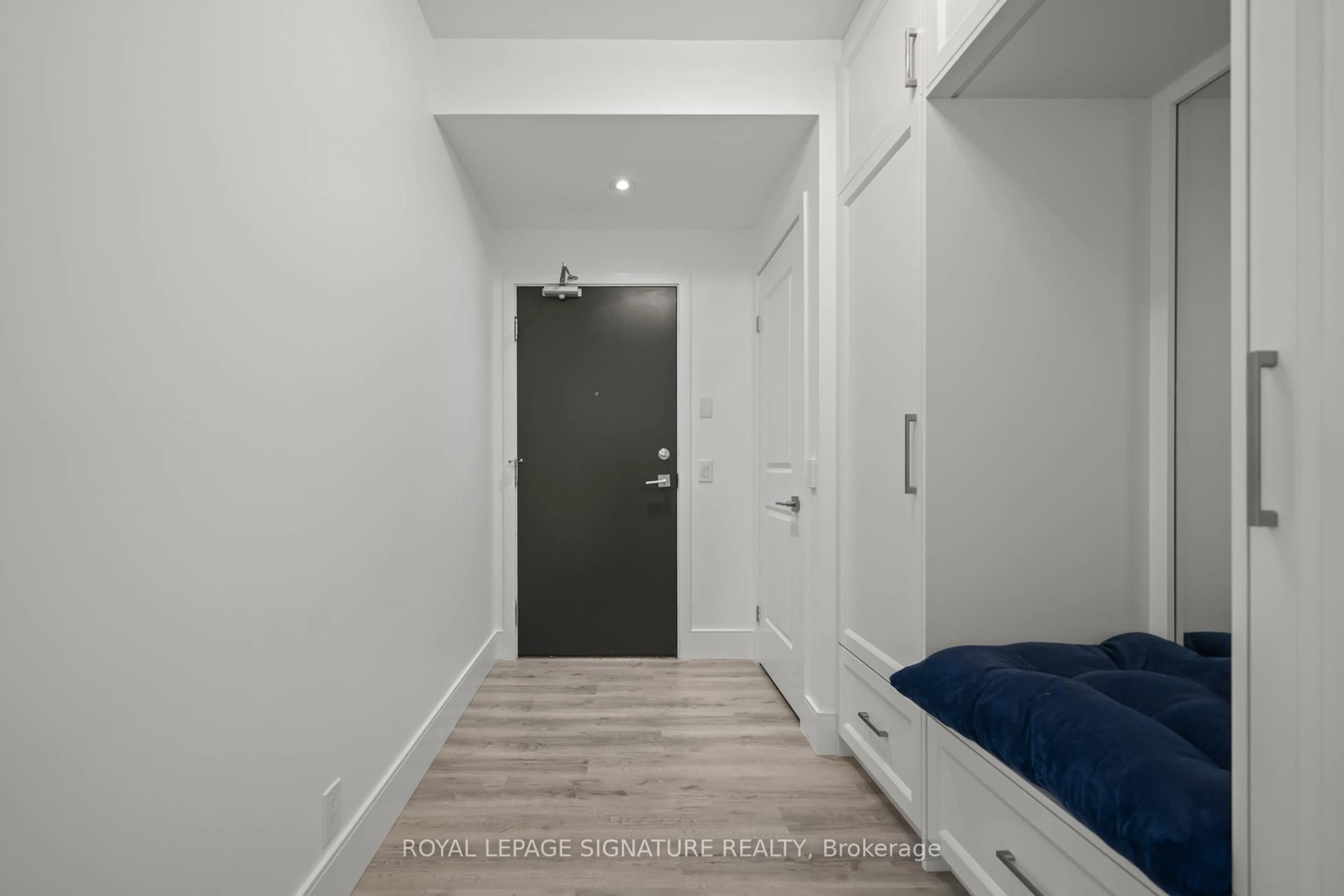 Indoor entryway for 10 Parklawn Rd #3109, Toronto Ontario M8V 0H9