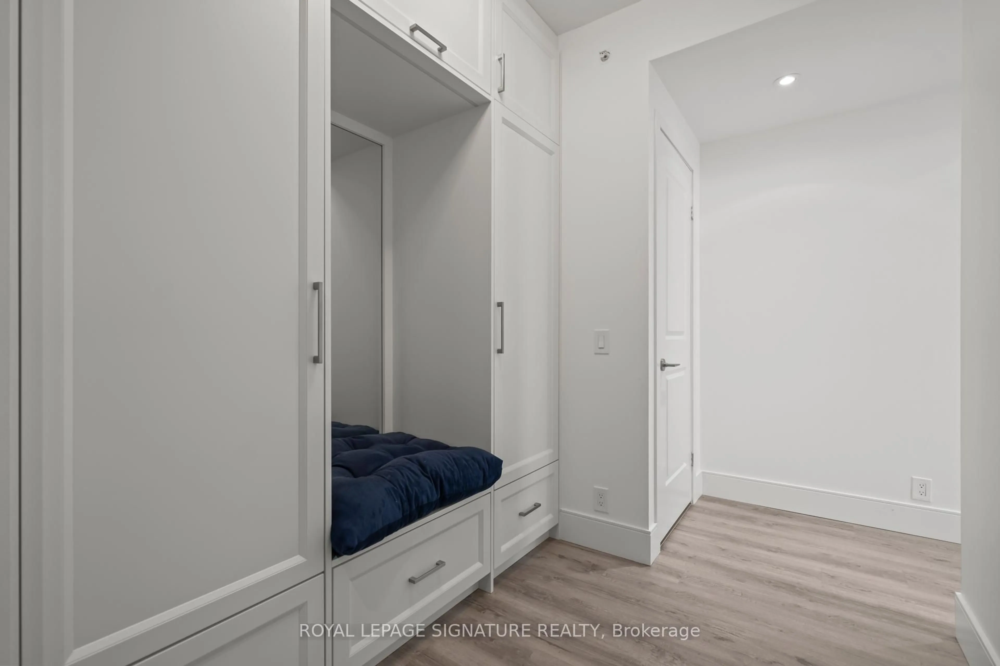 Unknown for 10 Parklawn Rd #3109, Toronto Ontario M8V 0H9