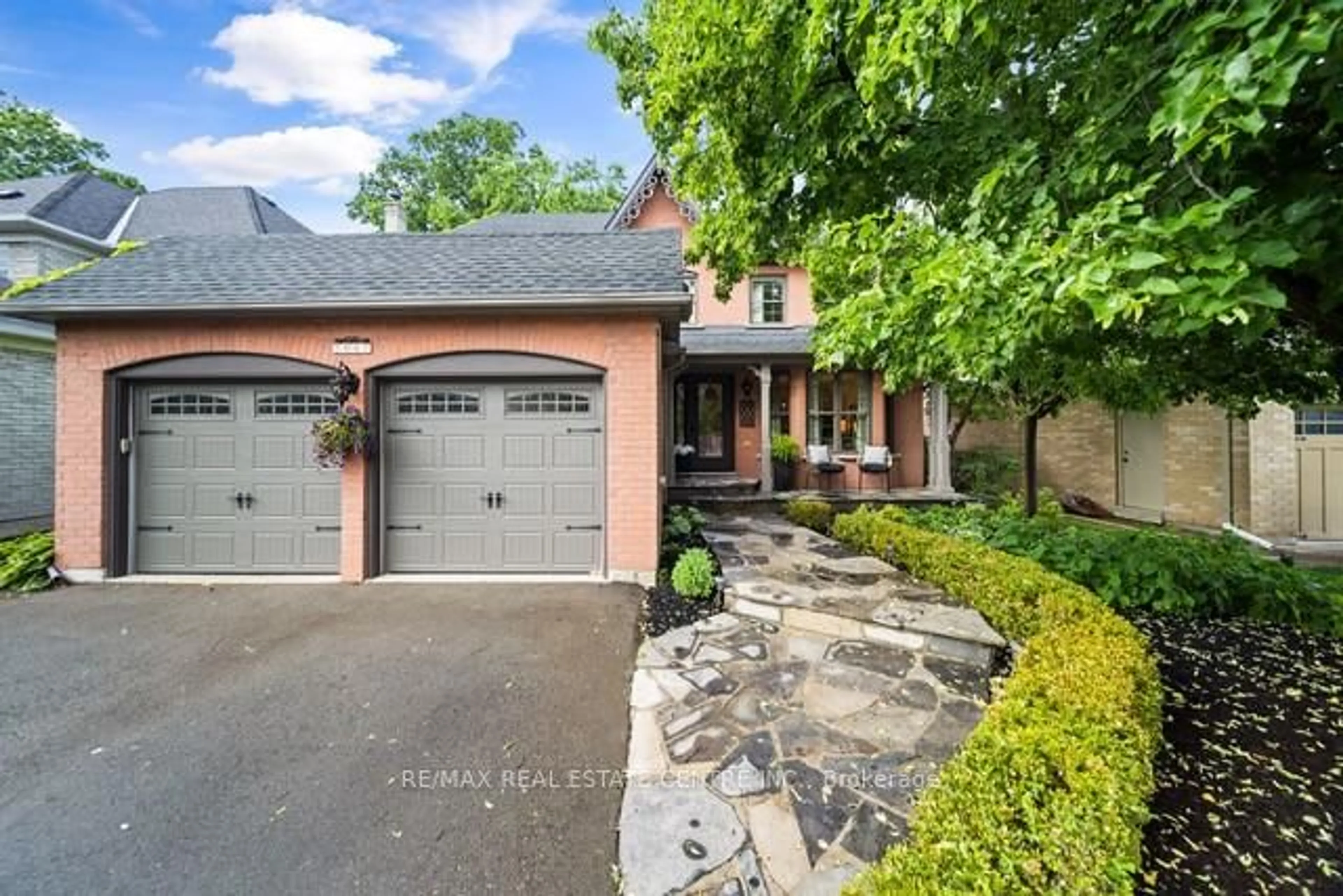 Home with brick exterior material, street for 2067 Annette Crt, Burlington Ontario L7M 3W1