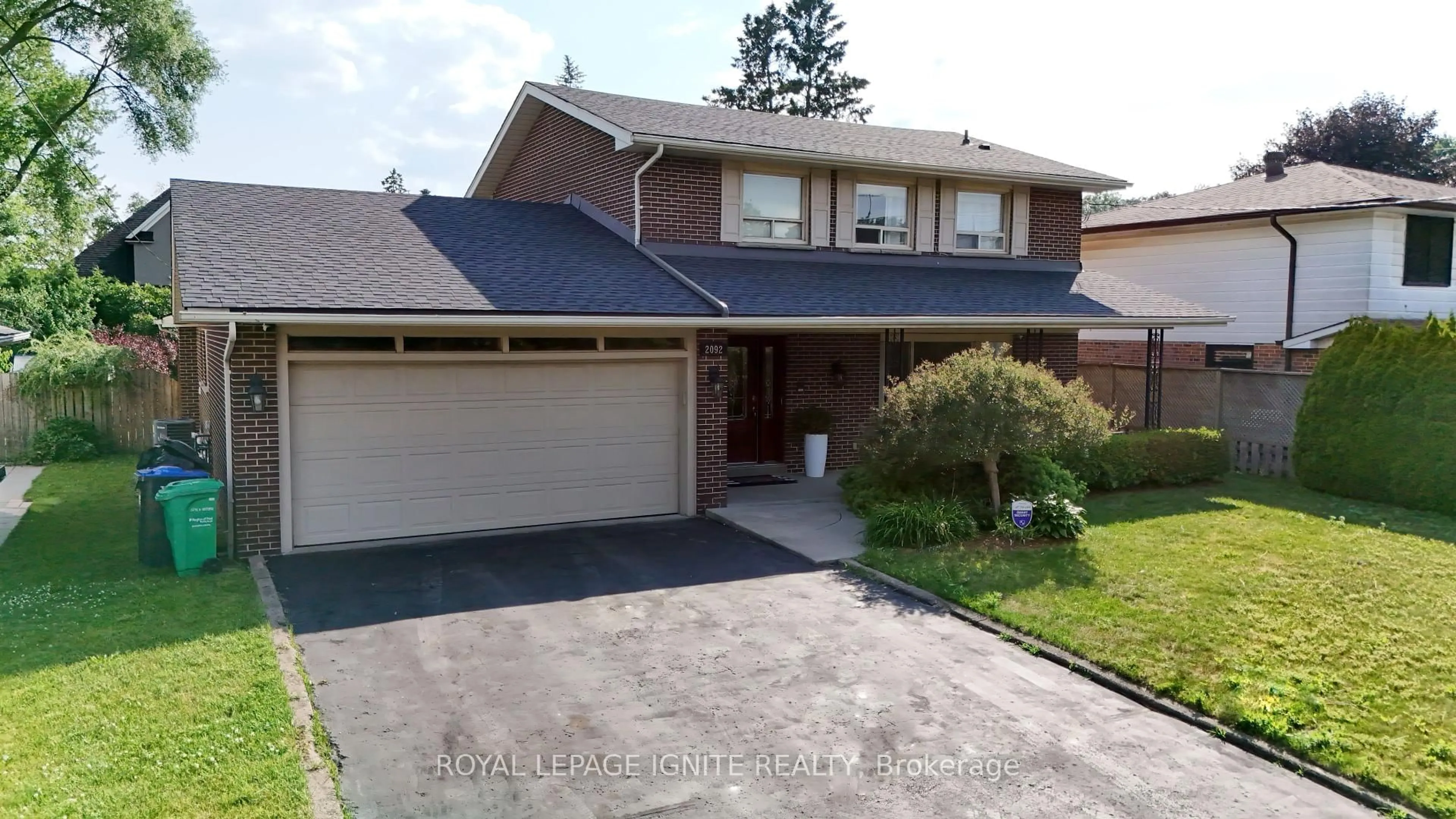 Home with vinyl exterior material, street for 2092 Sava Cres, Mississauga Ontario L5A 1E1
