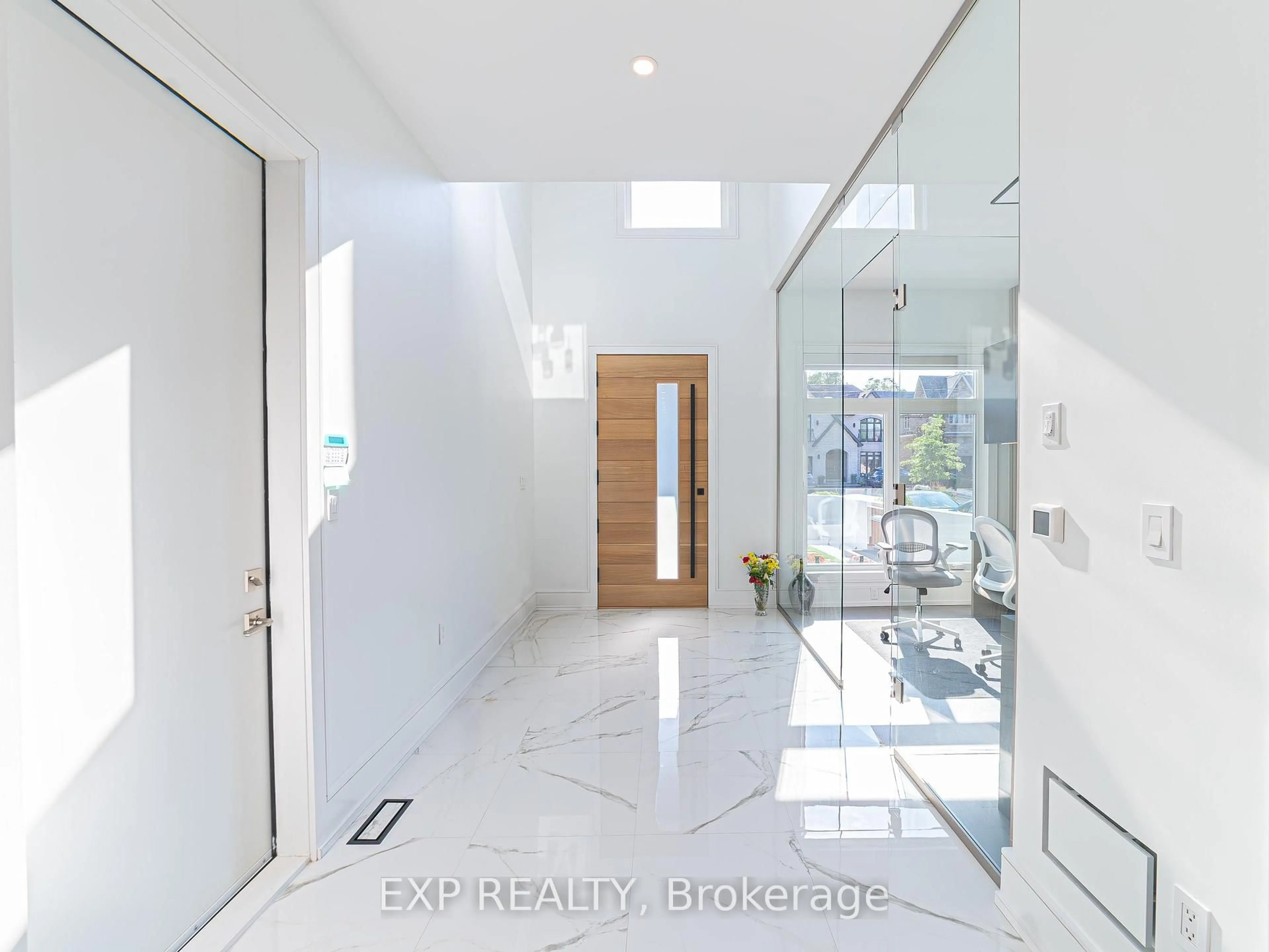 Indoor entryway for 27 Prennan Ave, Toronto Ontario M9B 4B7