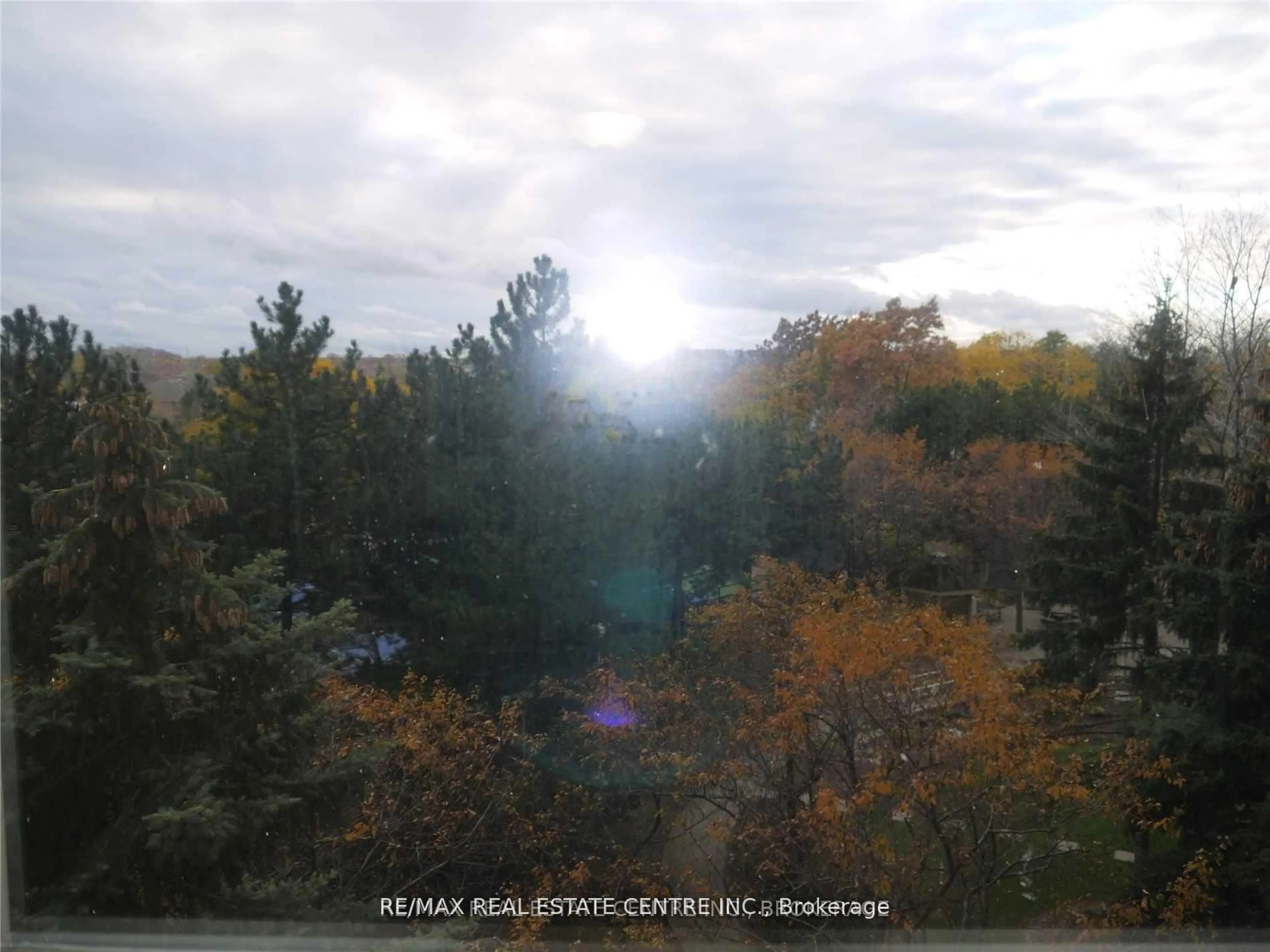 Blurry image for 45 Kingsbridge Garden Circ #401, Mississauga Ontario L5R 3K4