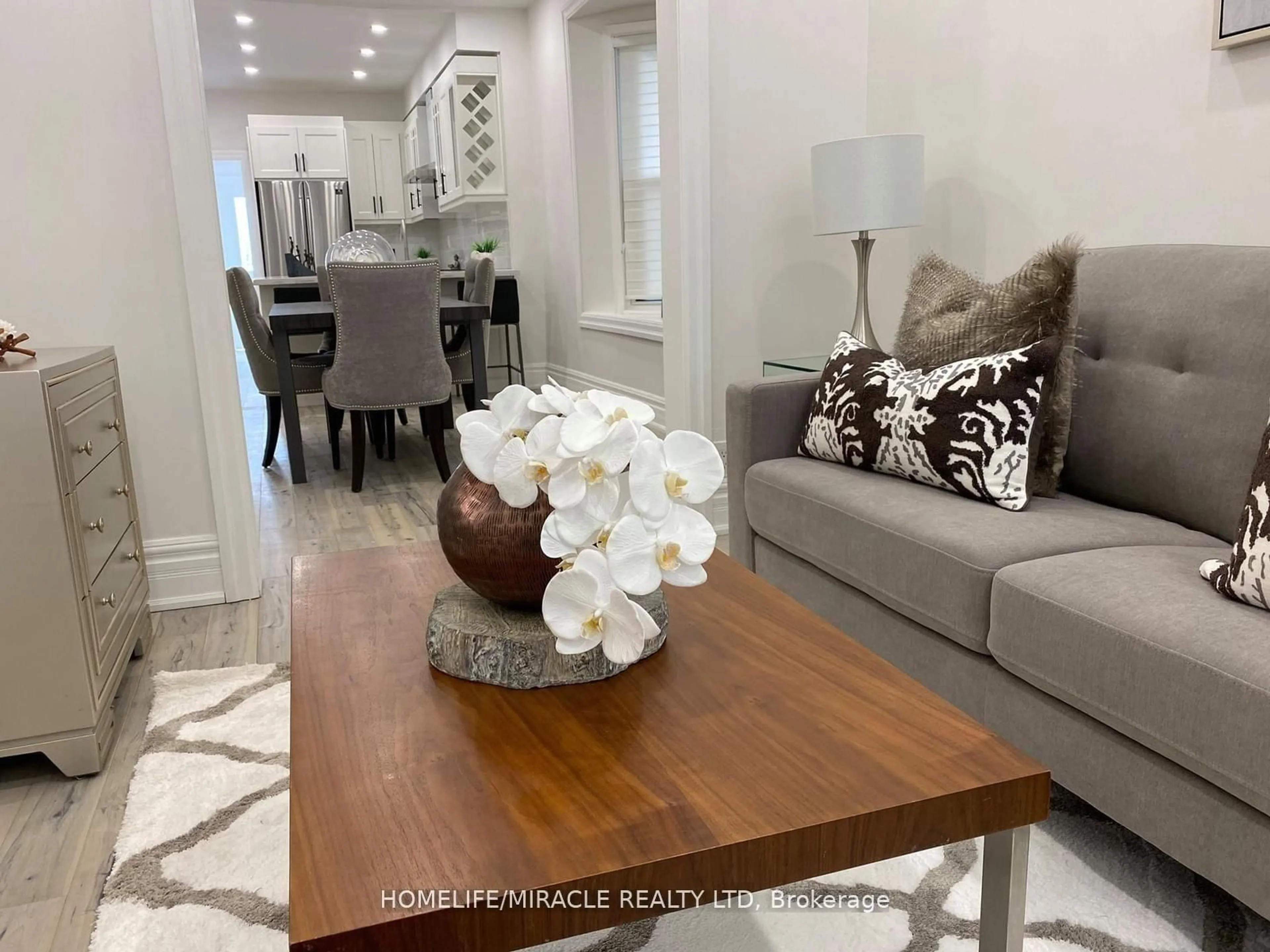 Living room with furniture, unknown for 1297 Davenport Rd, Toronto Ontario M6H 2H3