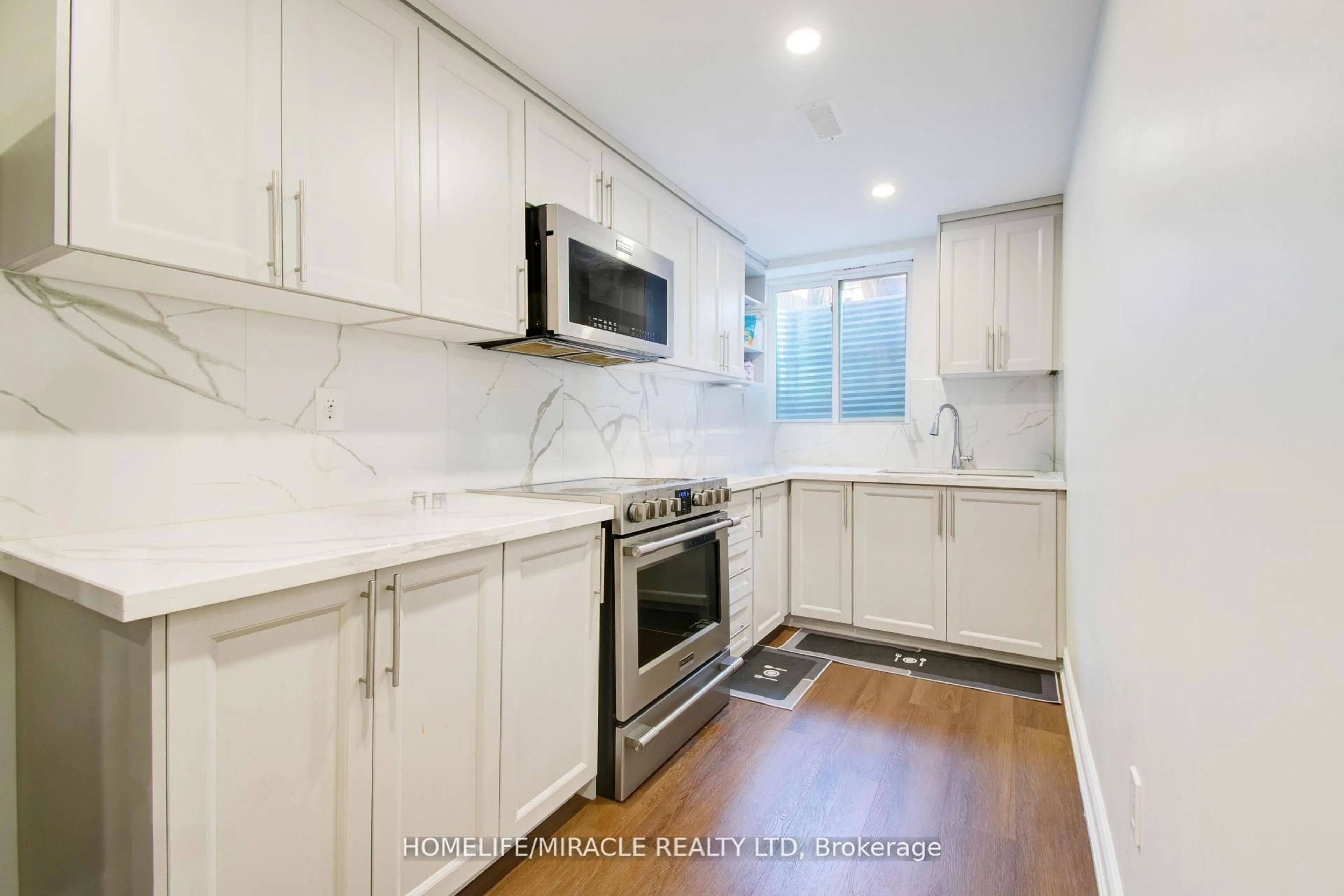 Standard kitchen, unknown for 13 Fann Dr, Brampton Ontario L7A 4L4