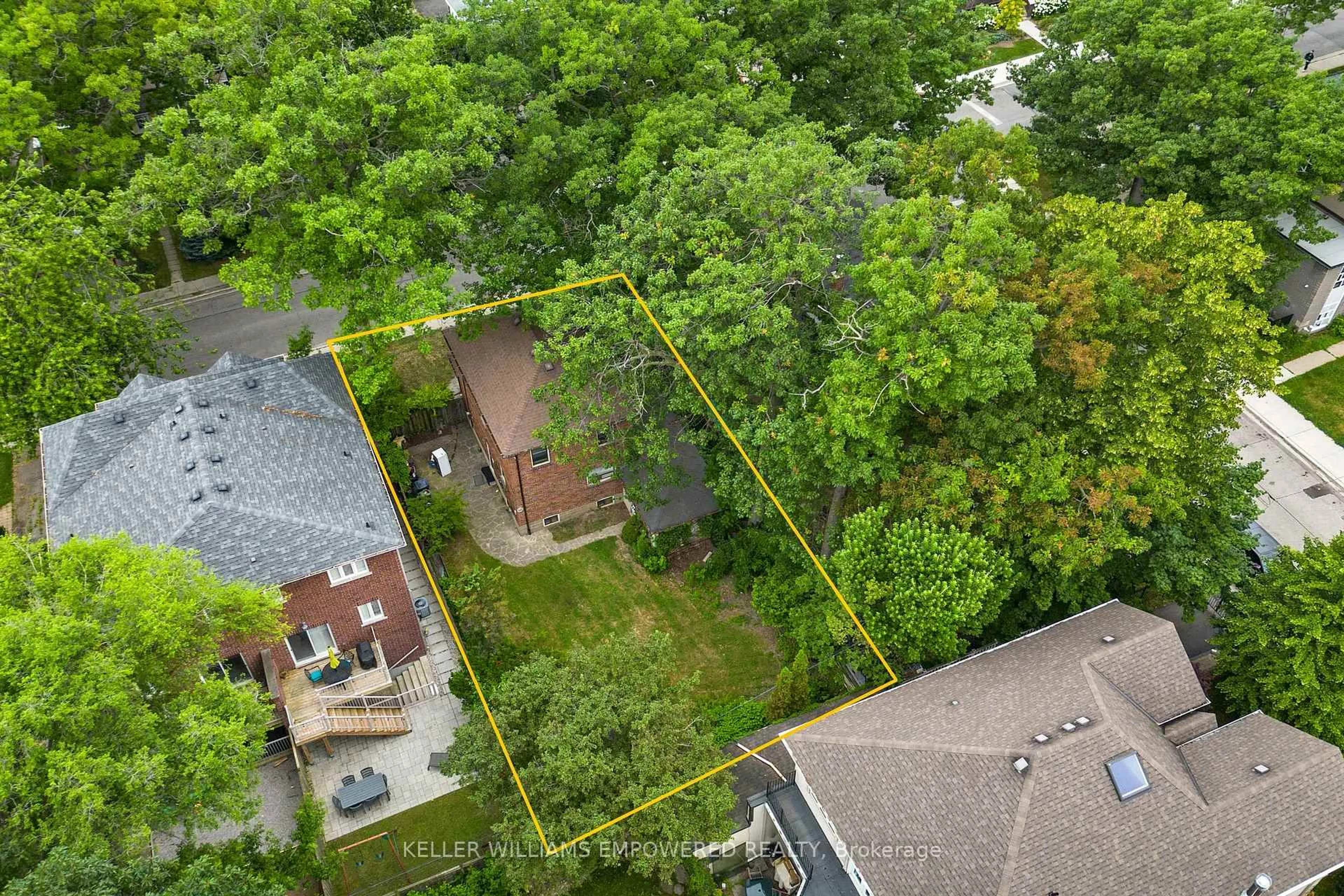 A pic from outside/outdoor area/front of a property/back of a property/a pic from drone, street for 65 Long Branch Ave, Toronto Ontario M8W 3J3