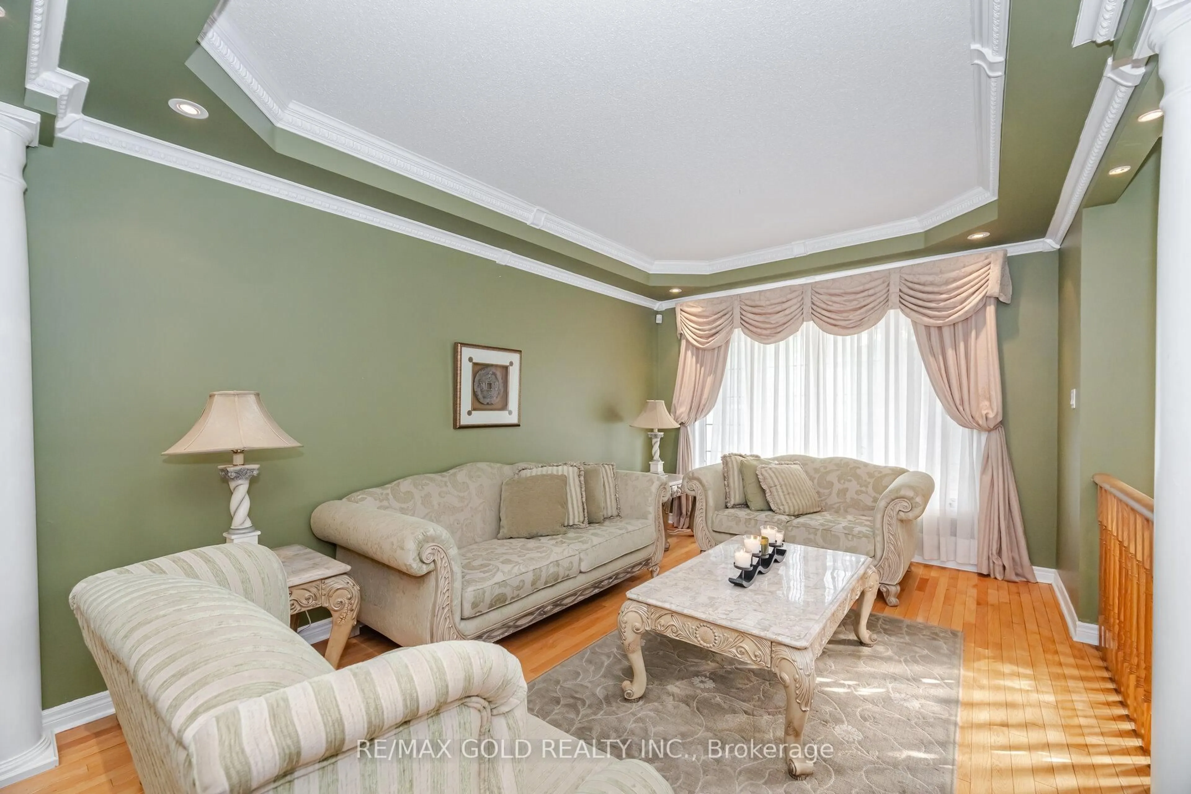 Living room with furniture, unknown for 5 Summershade St, Brampton Ontario L6P 2B9