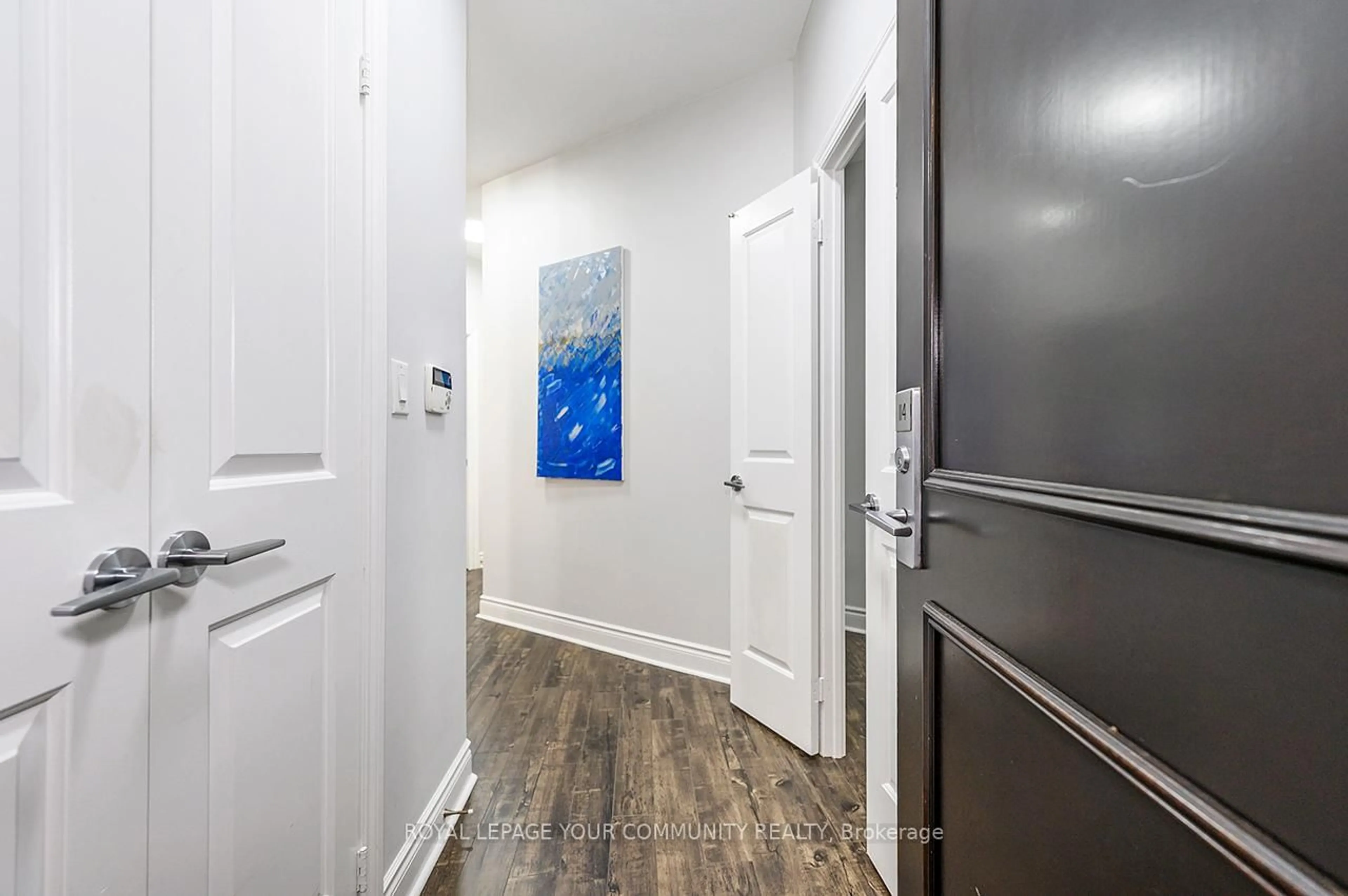 Indoor entryway for 25 Earlington Ave #114, Toronto Ontario M8X 3A3
