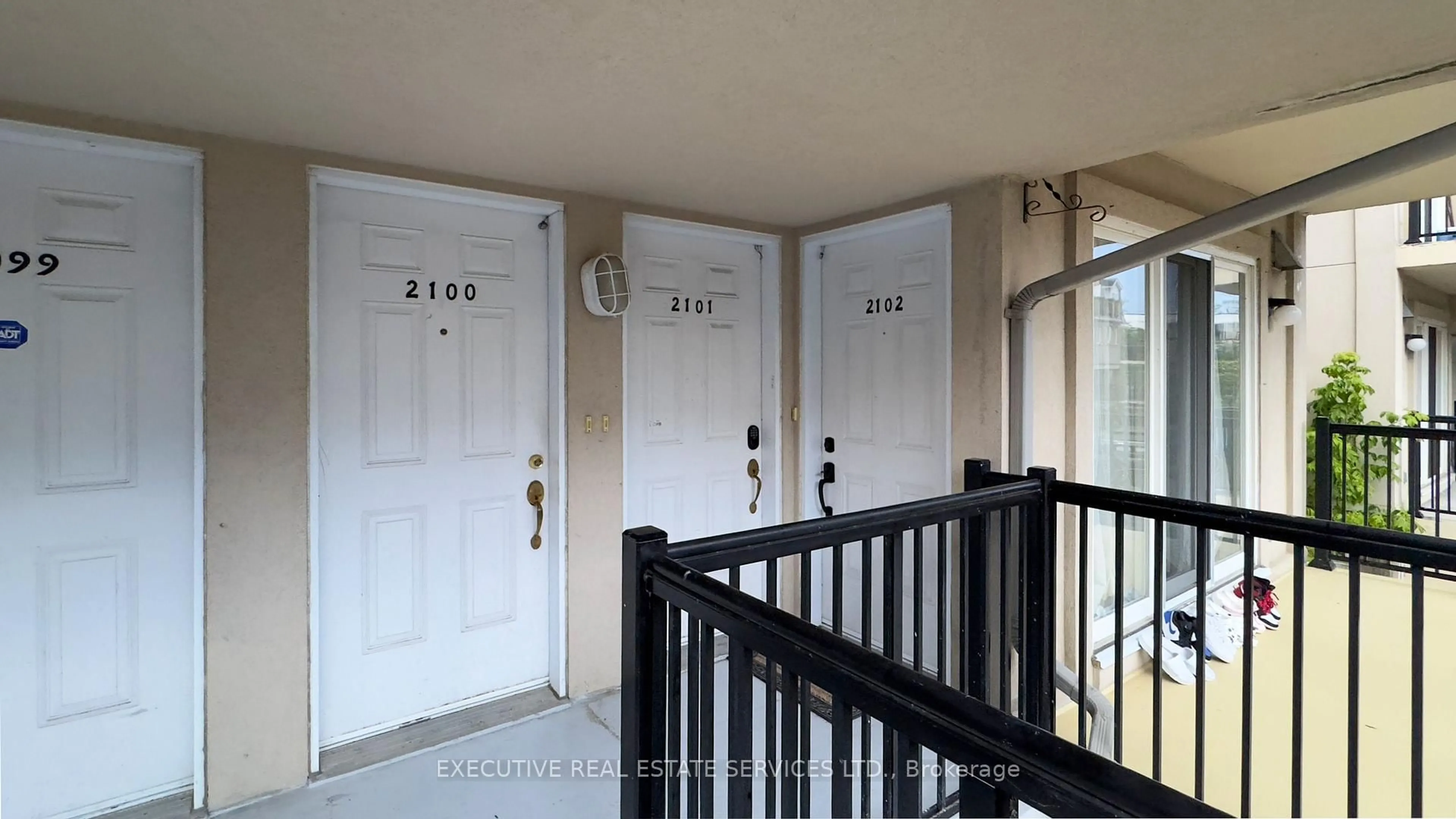 Indoor foyer for 3045 Finch Ave #2101, Toronto Ontario M9M 0A5