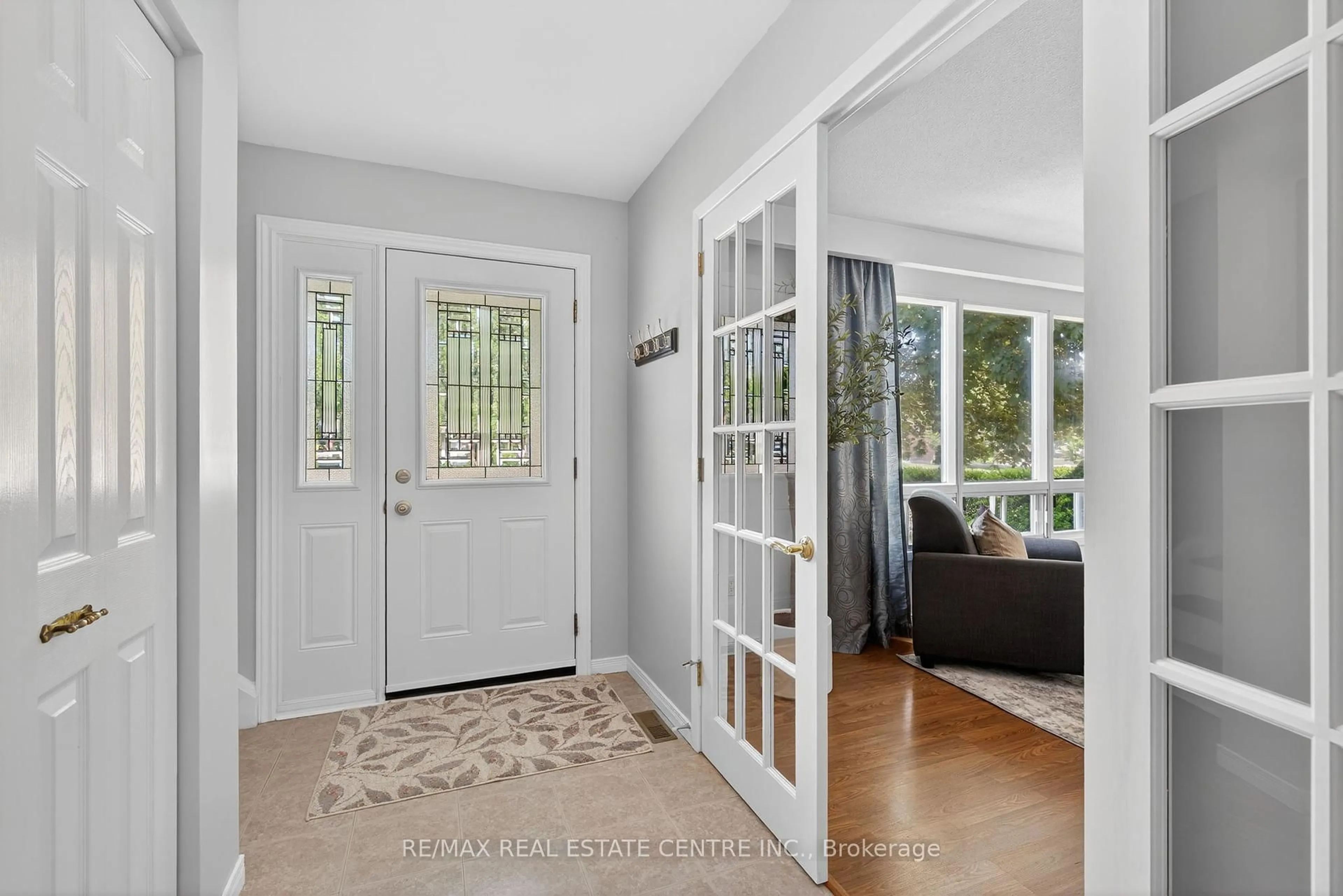 Indoor entryway for 75 Maple Cres, Orangeville Ontario L9W 1X6