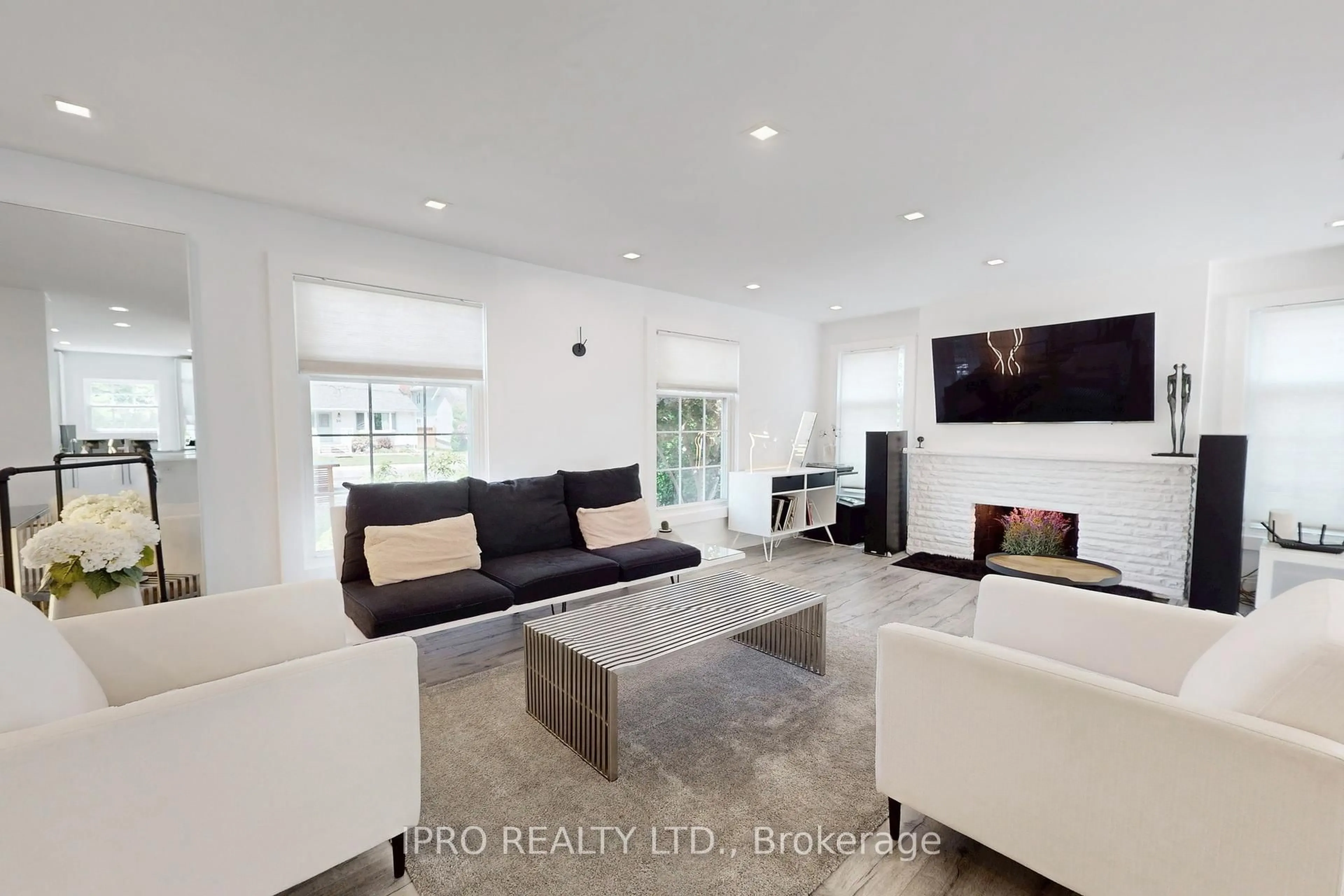 Living room with furniture, unknown for 35 Clarence St, Brampton Ontario L6W 1S2