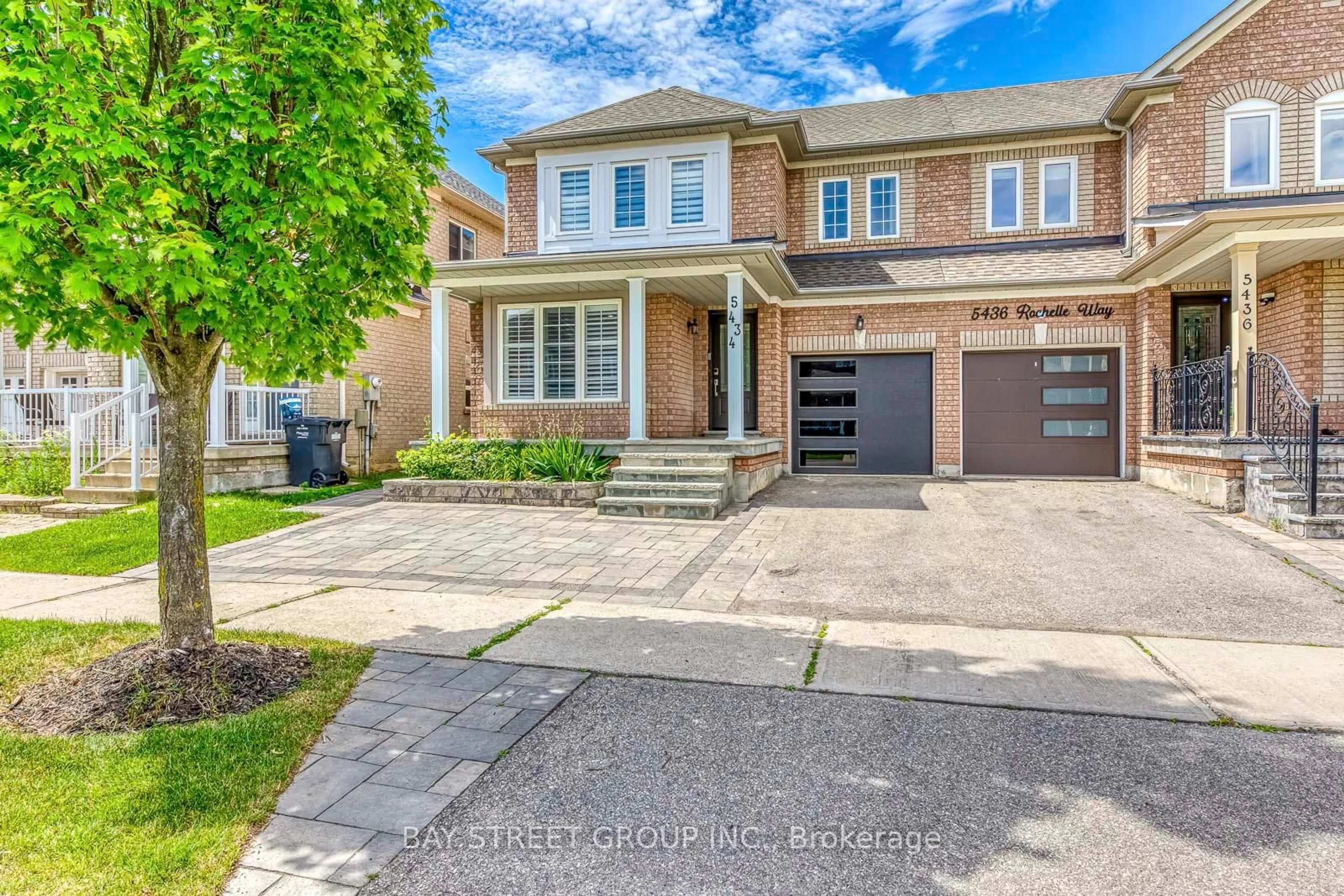 Home with brick exterior material, street for 5434 Rochelle Way, Mississauga Ontario L5M 6N4