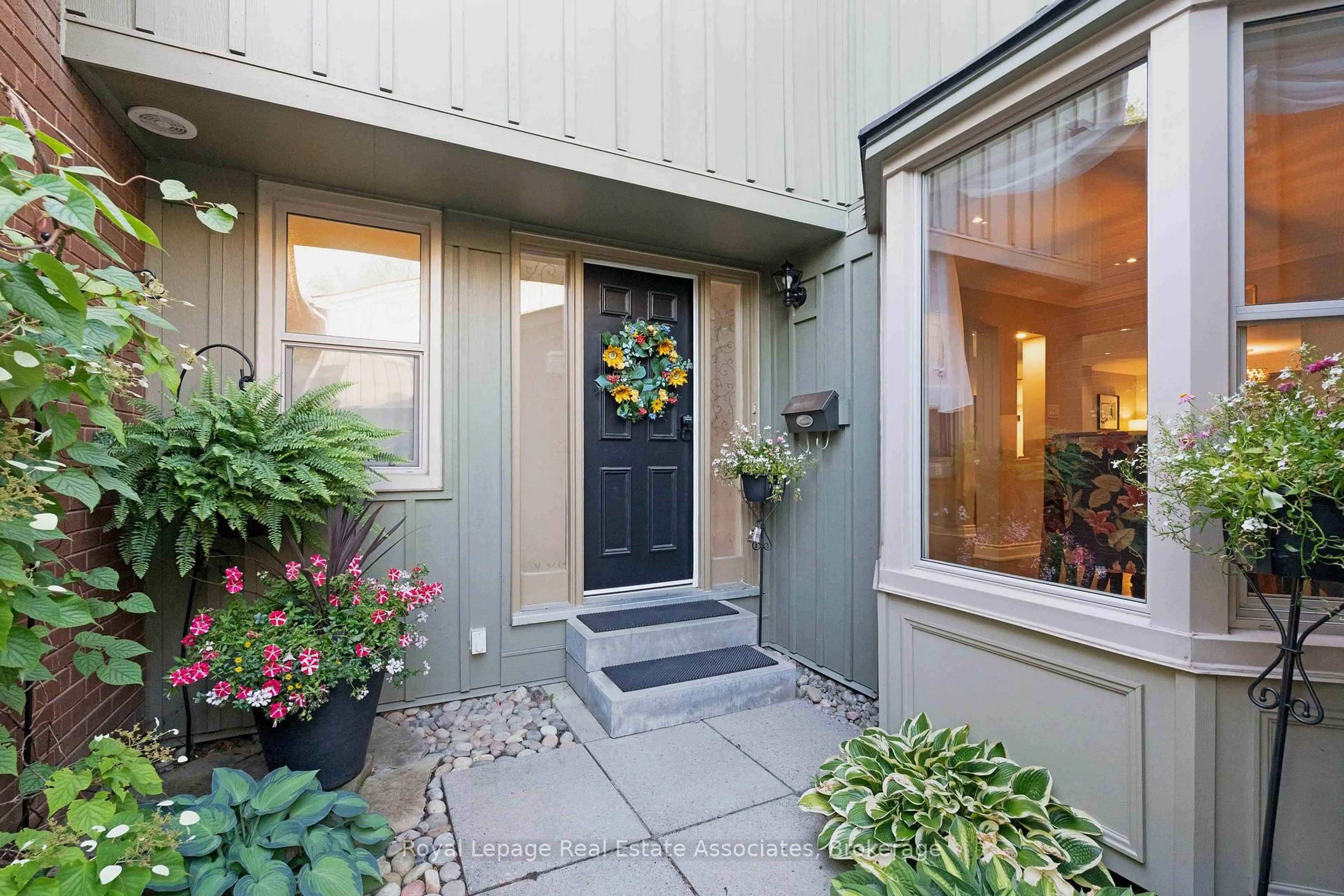 Indoor entryway for 3265 South Millway #30, Mississauga Ontario L5L 2R3