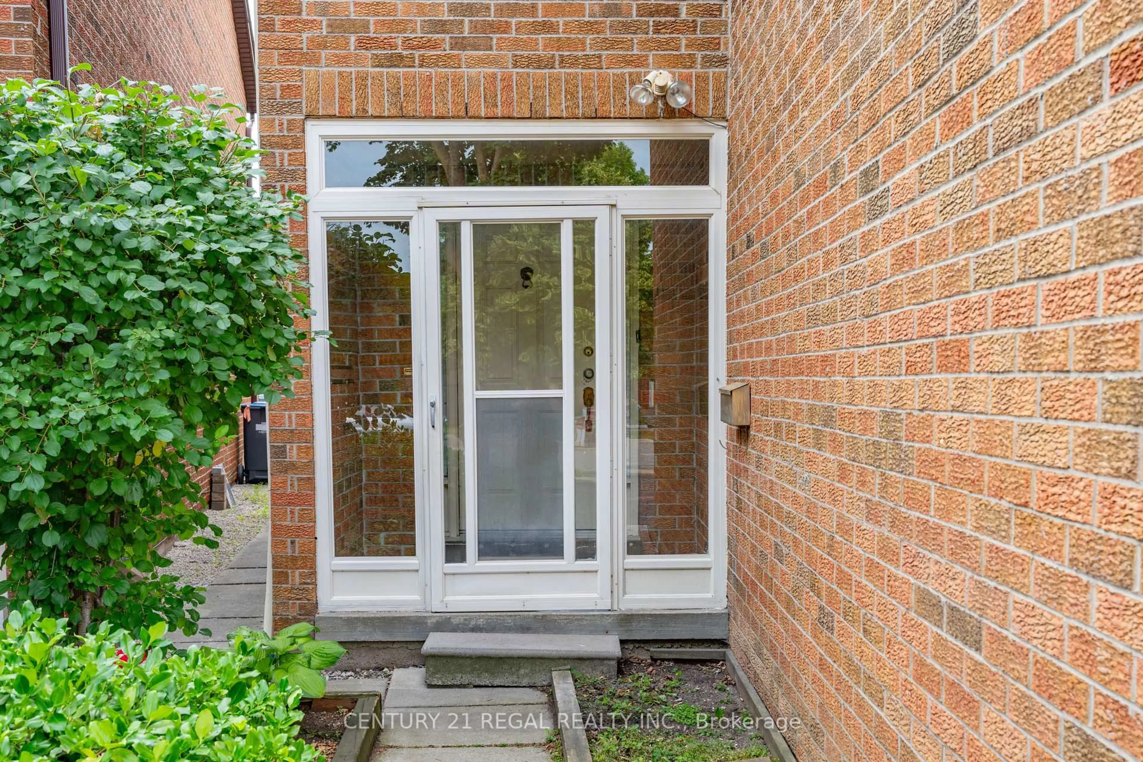 Unknown for 1016 Whispering Wood Dr, Mississauga Ontario L5C 3Z4