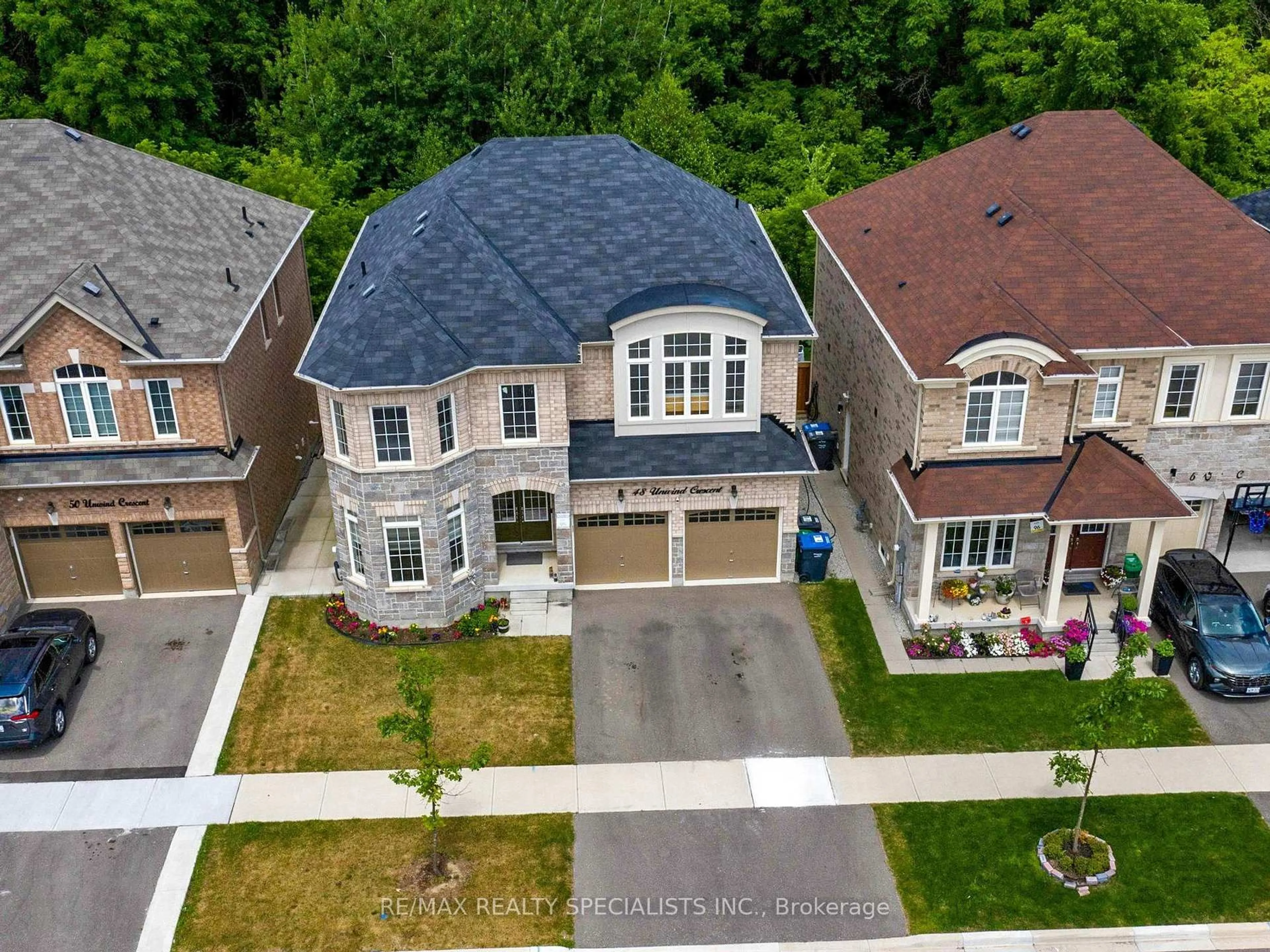 A pic from outside/outdoor area/front of a property/back of a property/a pic from drone, street for 48 Unwind Cres, Brampton Ontario L6X 5J8