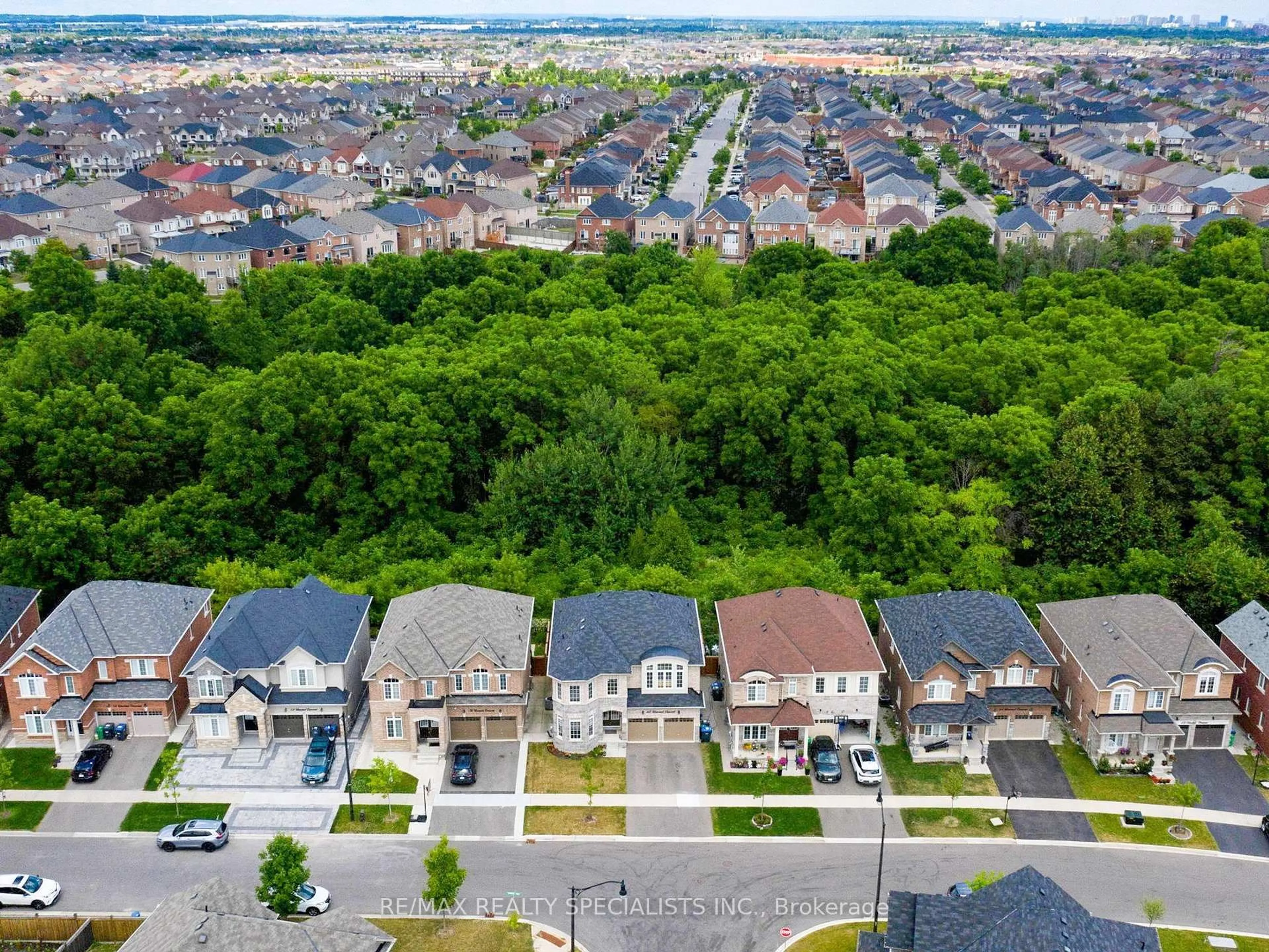 A pic from outside/outdoor area/front of a property/back of a property/a pic from drone, street for 48 Unwind Cres, Brampton Ontario L6X 5J8