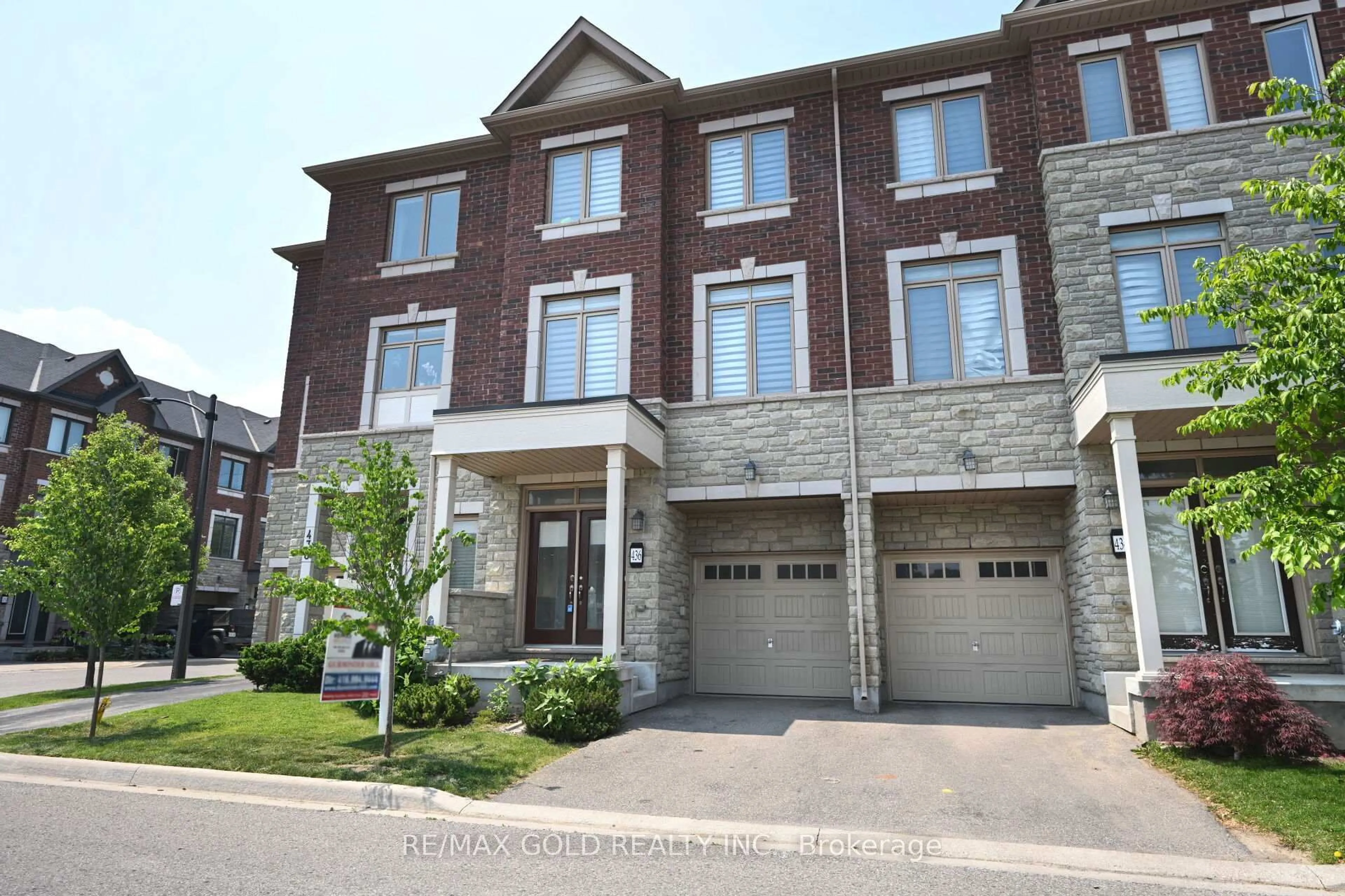 Home with brick exterior material, street for 436 Ladycroft Terr #39, Mississauga Ontario L5A 0A7
