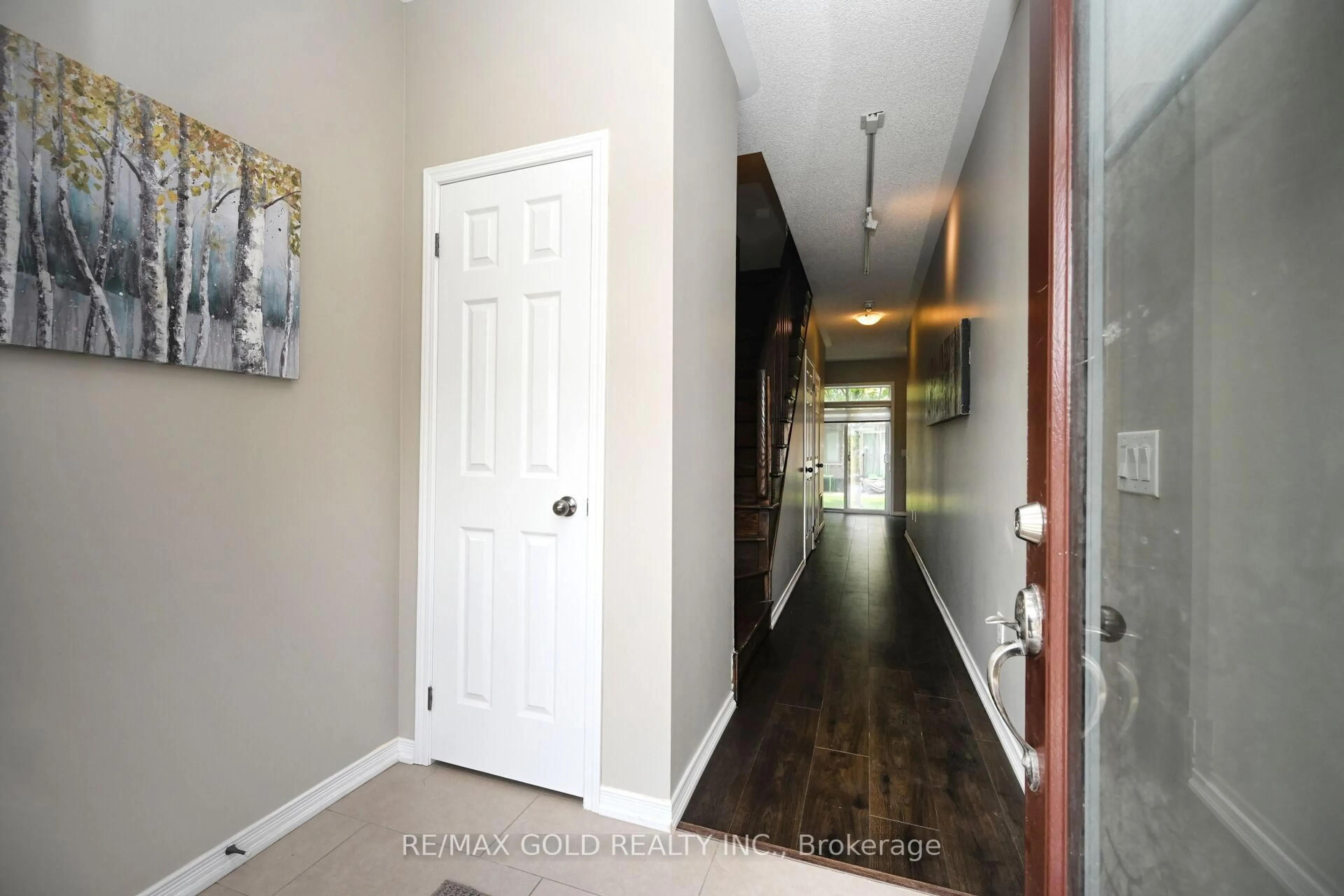 Indoor entryway for 436 Ladycroft Terr #40, Mississauga Ontario L5A 0A7