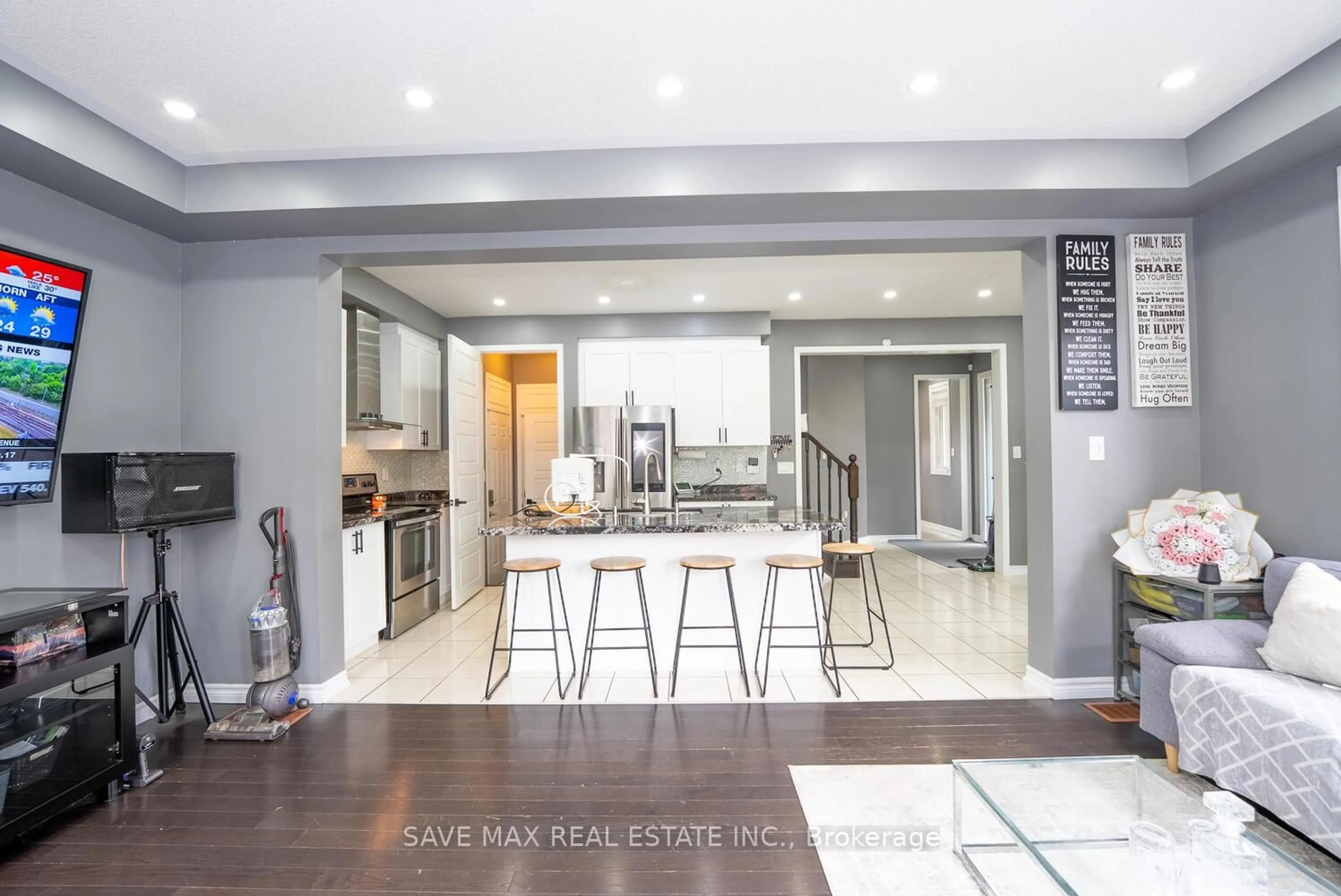 Open concept kitchen, ceramic/tile floor for 2 Billiter Rd, Brampton Ontario L7A 4G8