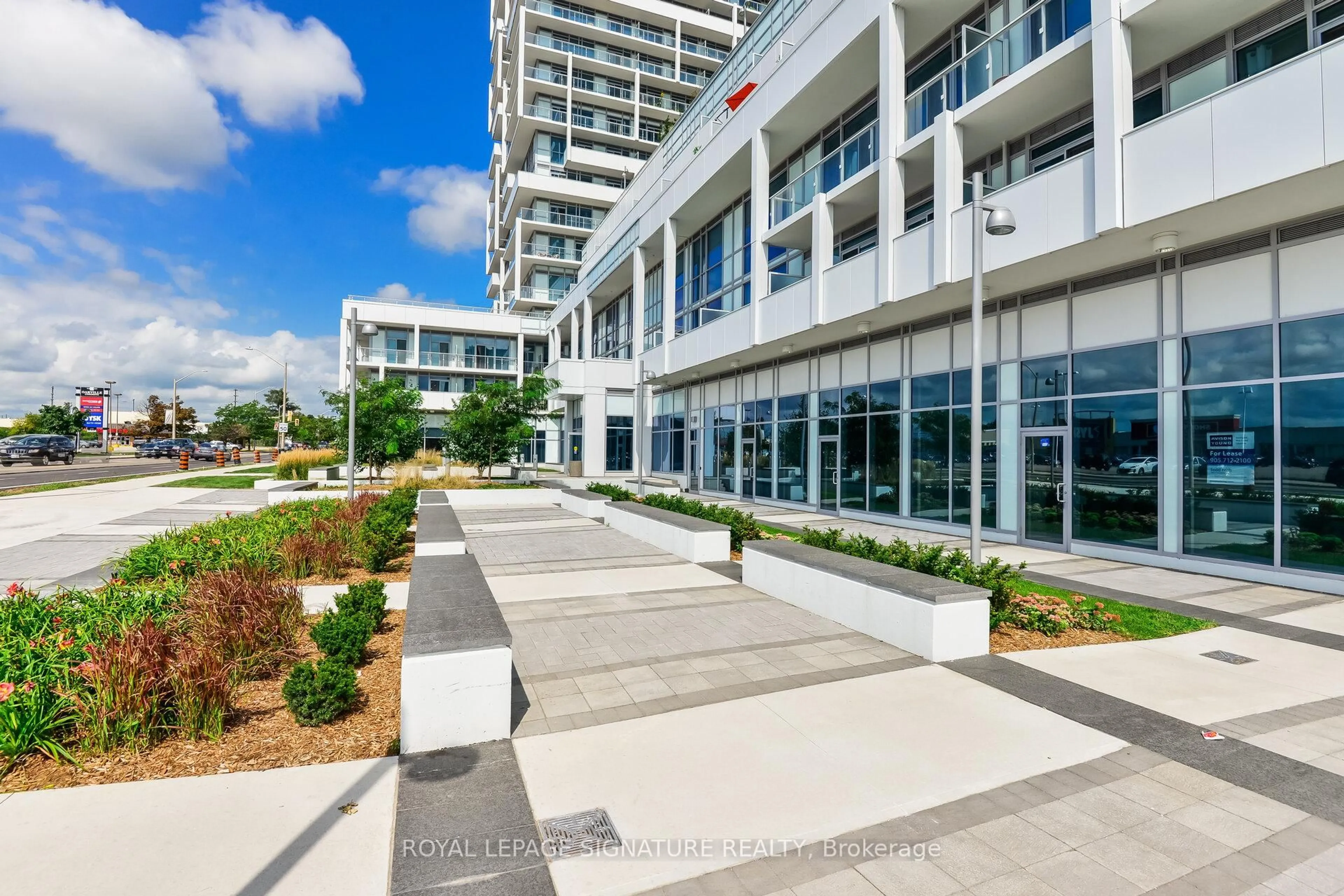 Patio, unknown for 65 Speers Rd #610, Oakville Ontario L6K 0J1