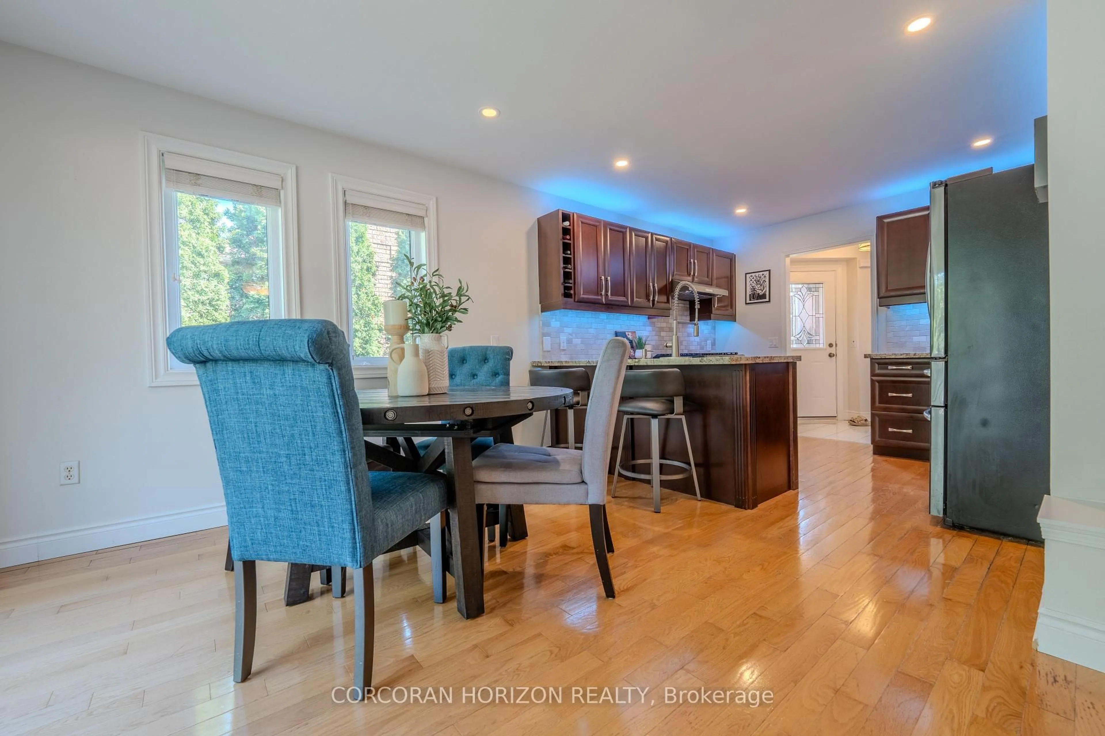 Open concept kitchen, wood/laminate floor for 2963 Jackson Dr, Burlington Ontario L7M 4K6