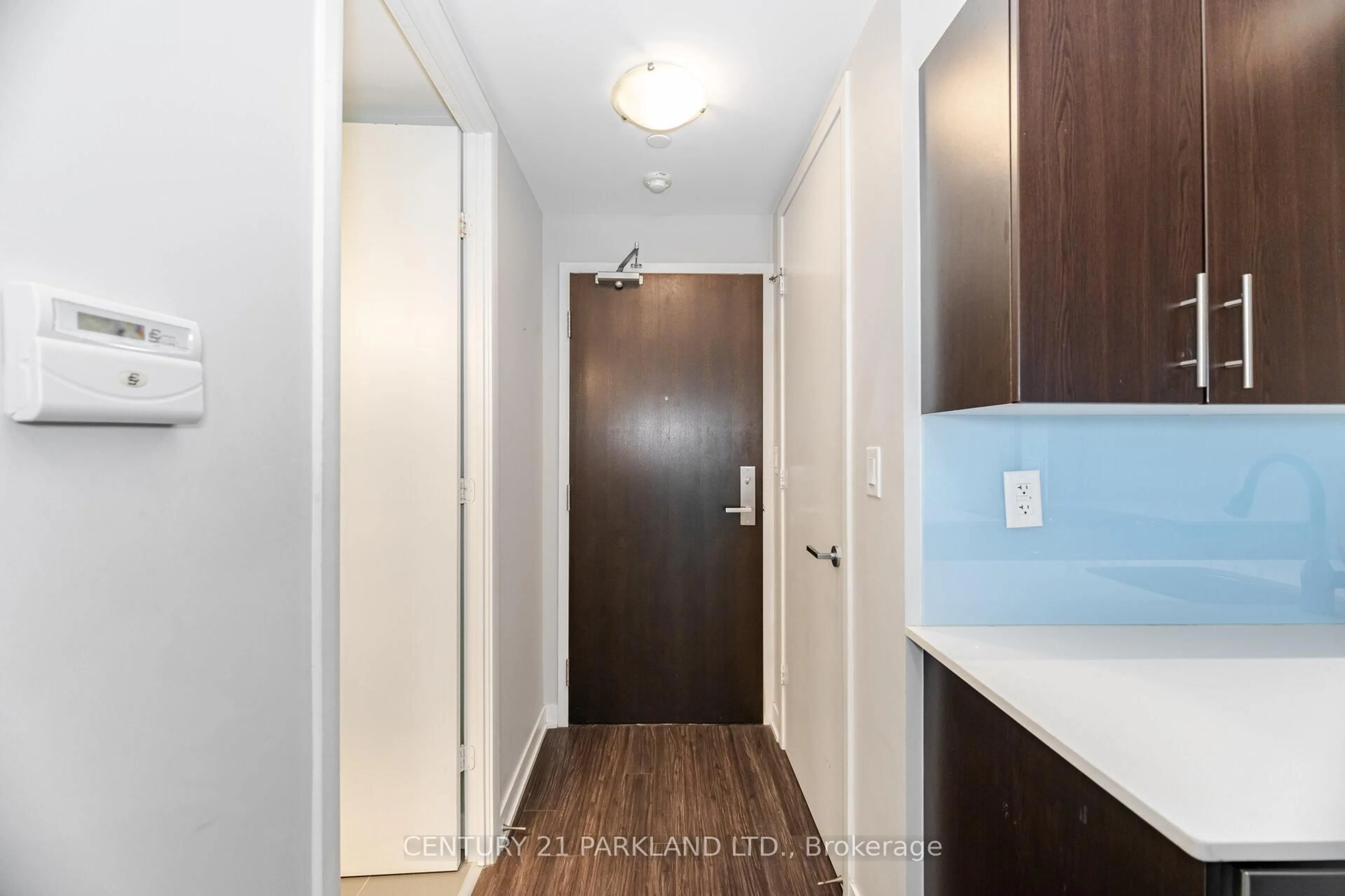 Indoor entryway for 165 Legion Rd #933, Toronto Ontario M8Y 0B3