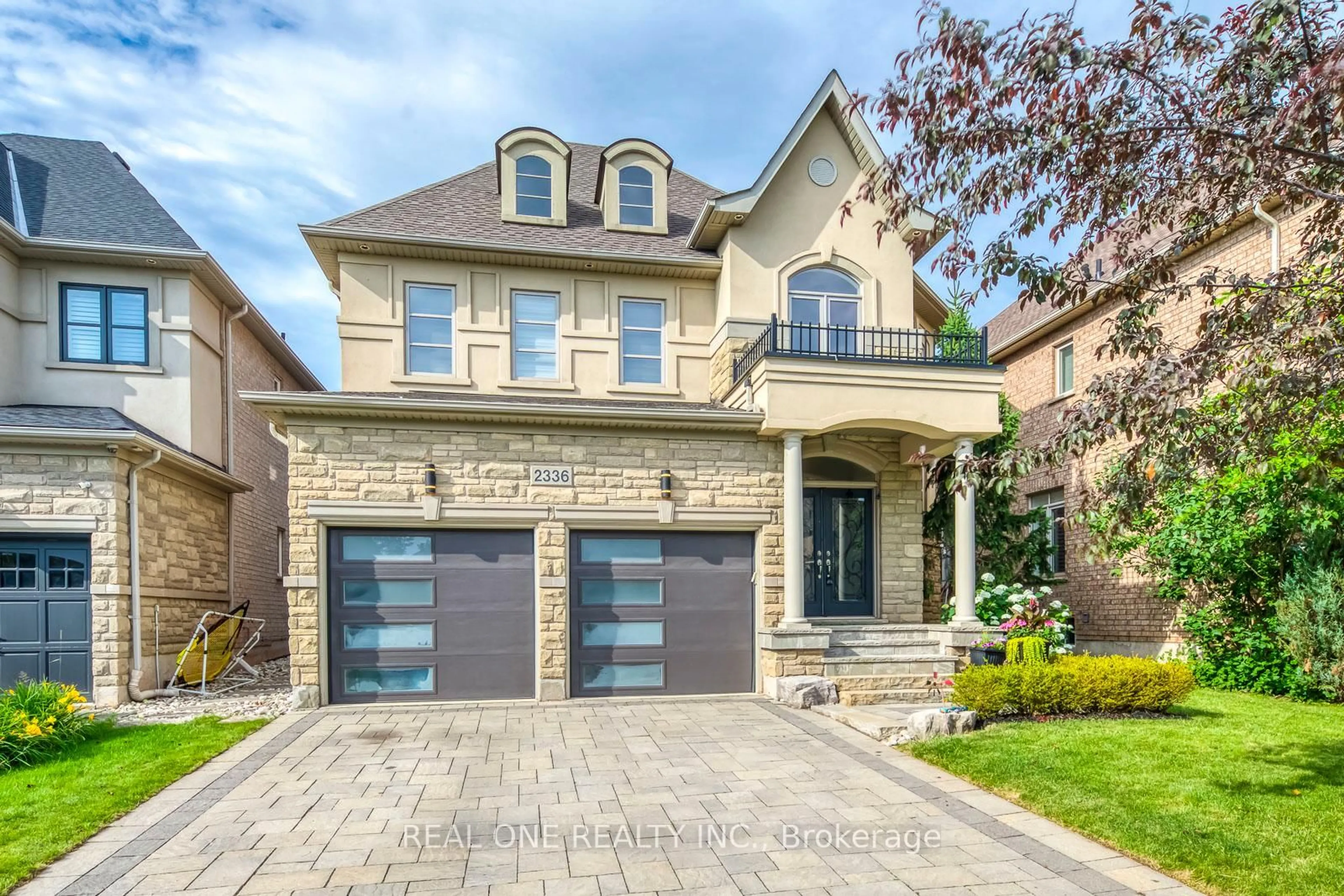 Home with brick exterior material, street for 2336 Thruxton Dr, Oakville Ontario L6H 0C5