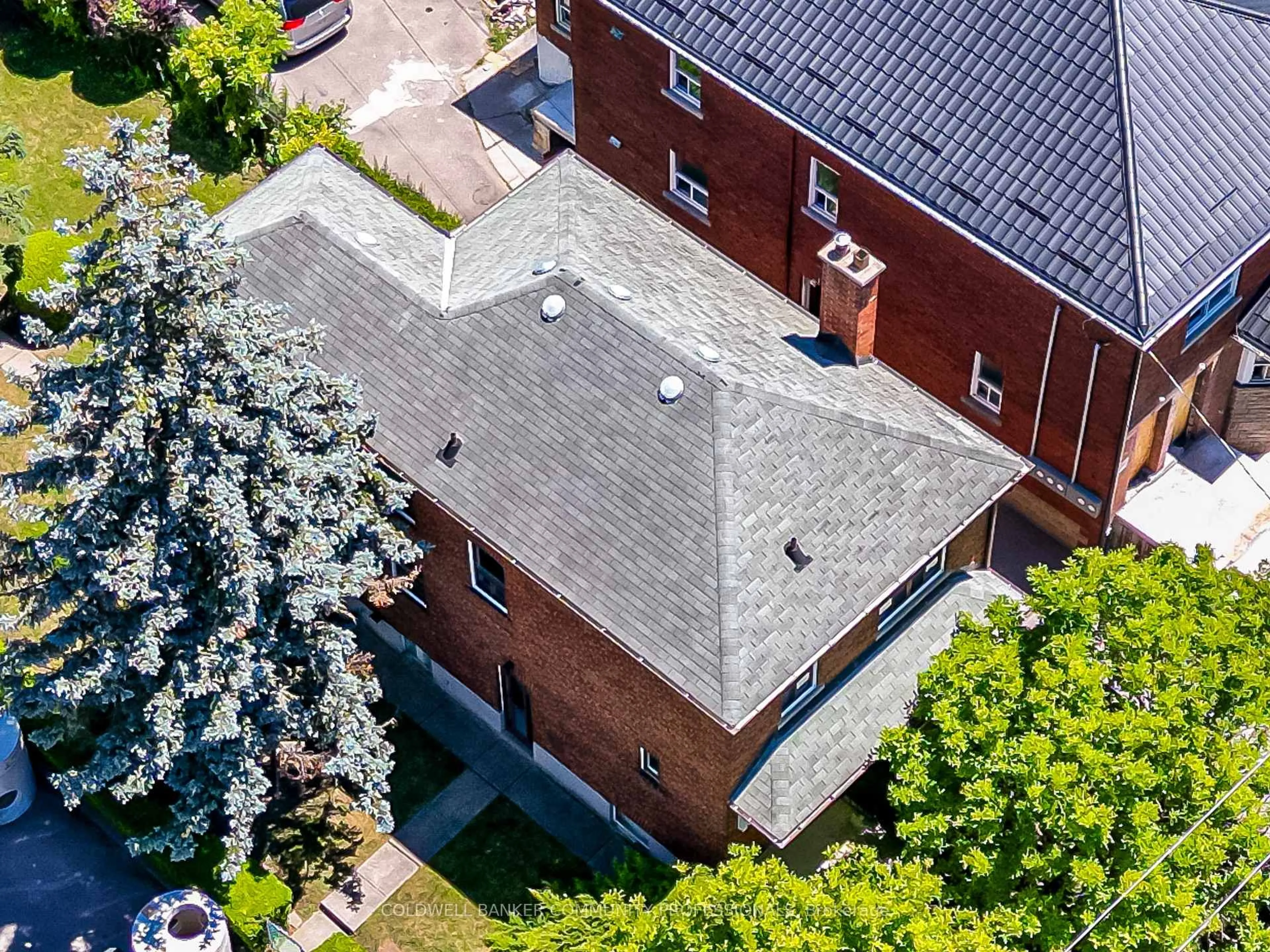 A pic from outside/outdoor area/front of a property/back of a property/a pic from drone, street for 71 Eighth St, Toronto Ontario M8V 3C2