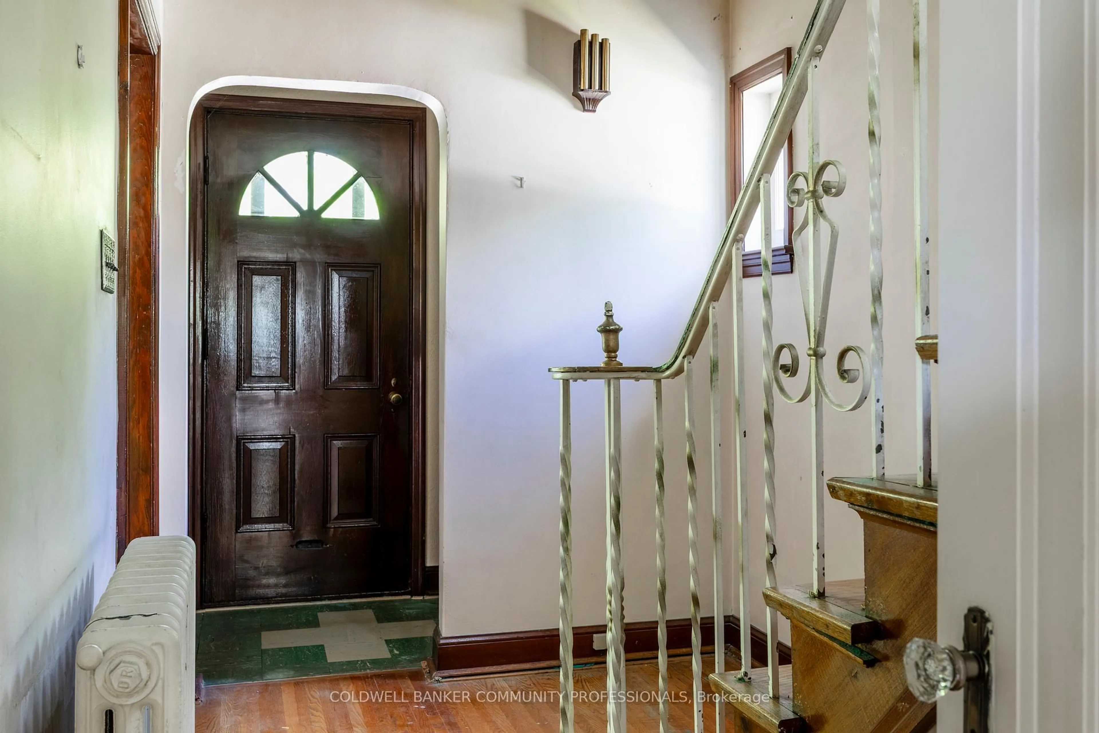 Indoor foyer for 71 Eighth St, Toronto Ontario M8V 3C2