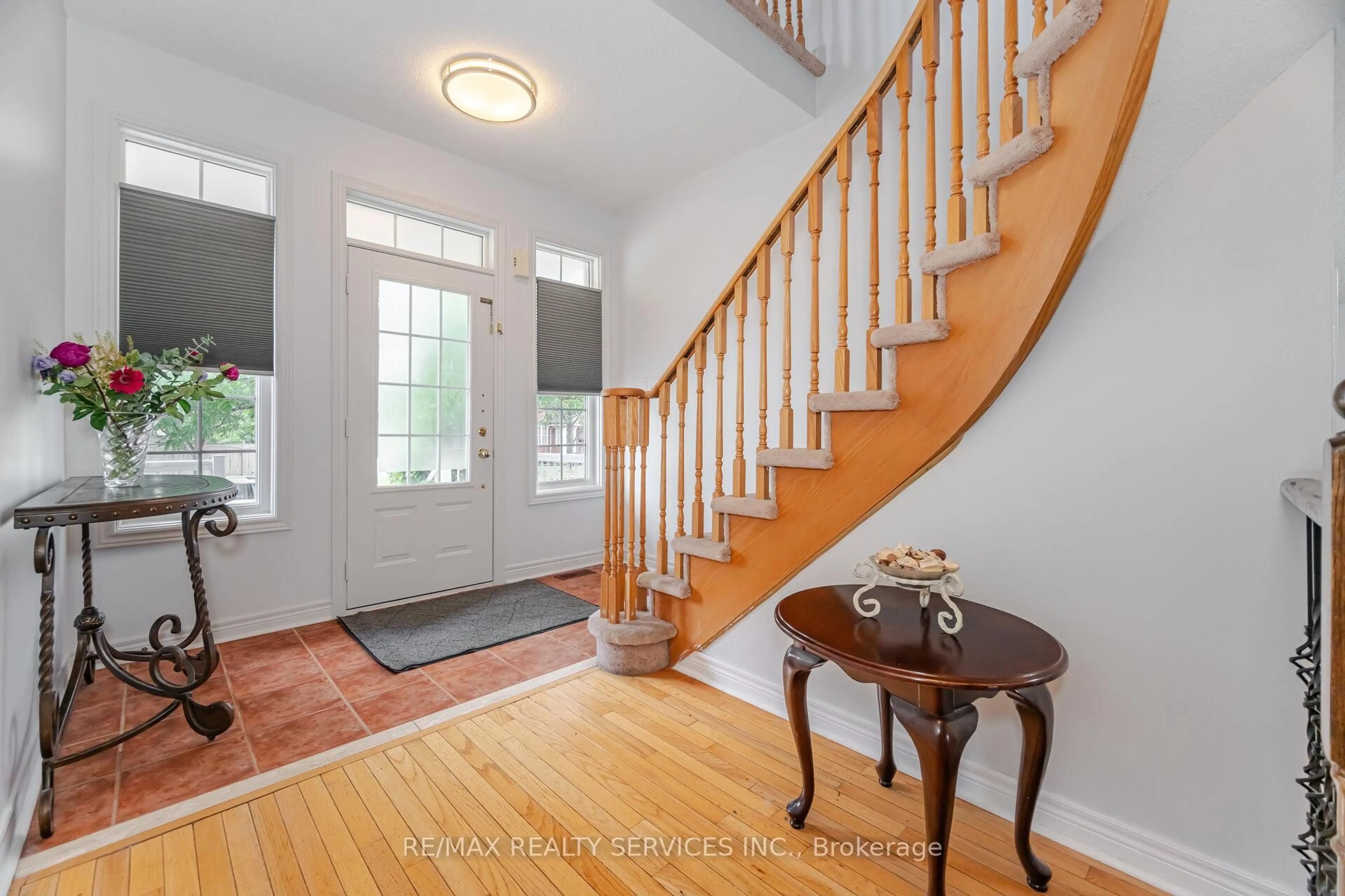 Indoor entryway for 75 Harbourtown Cres, Brampton Ontario L6V 4P5