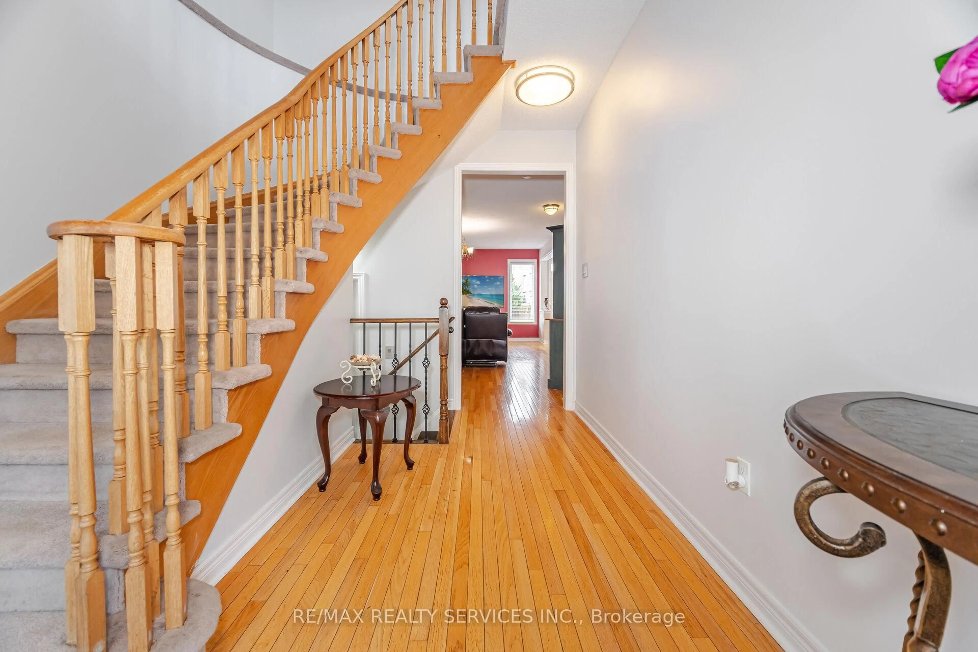 Indoor foyer for 75 Harbourtown Cres, Brampton Ontario L6V 4P5