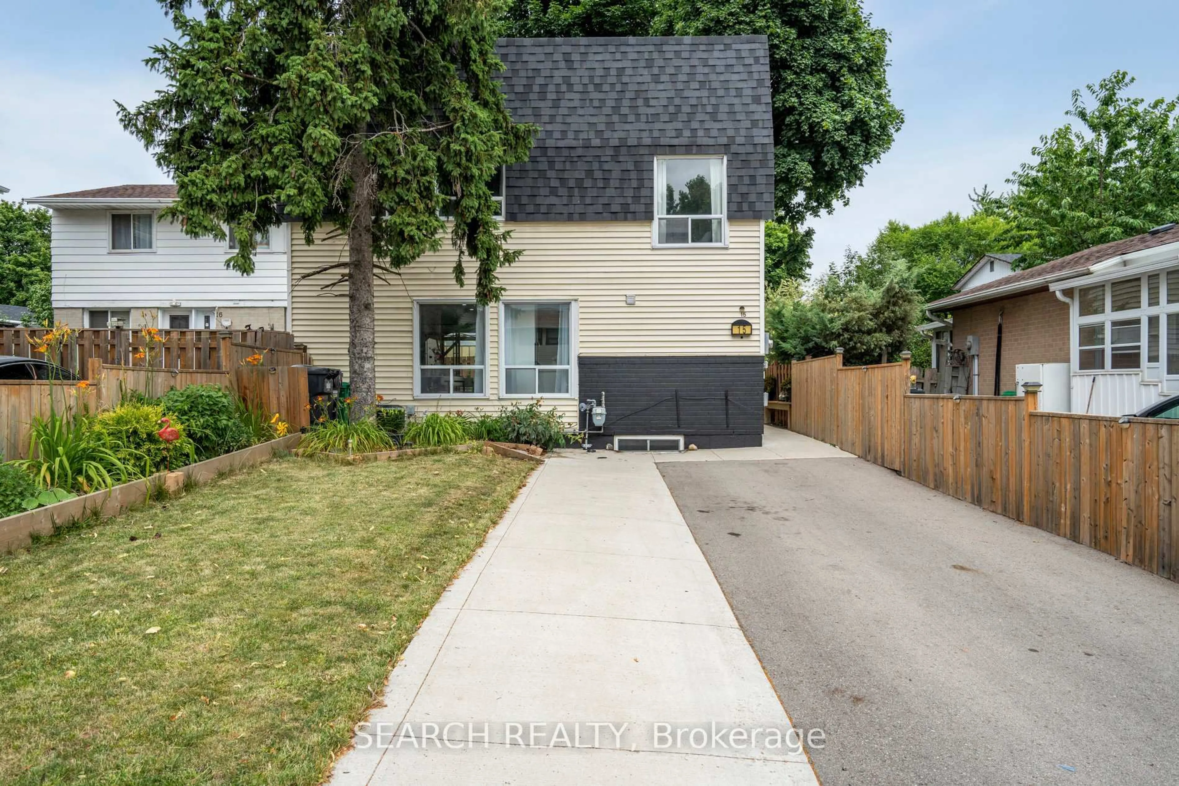 Home with brick exterior material, street for 15 Hector Crt, Brampton Ontario L6S 1P1
