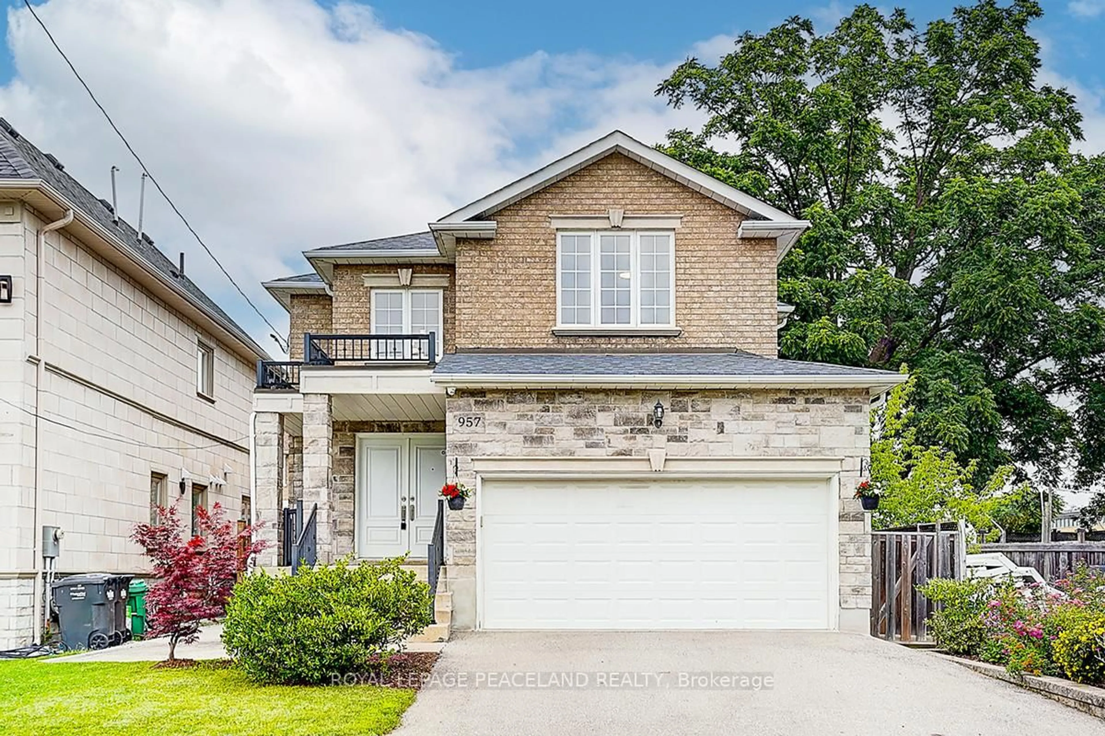 Home with brick exterior material, street for 957 Ninth St, Mississauga Ontario L5E 1S2