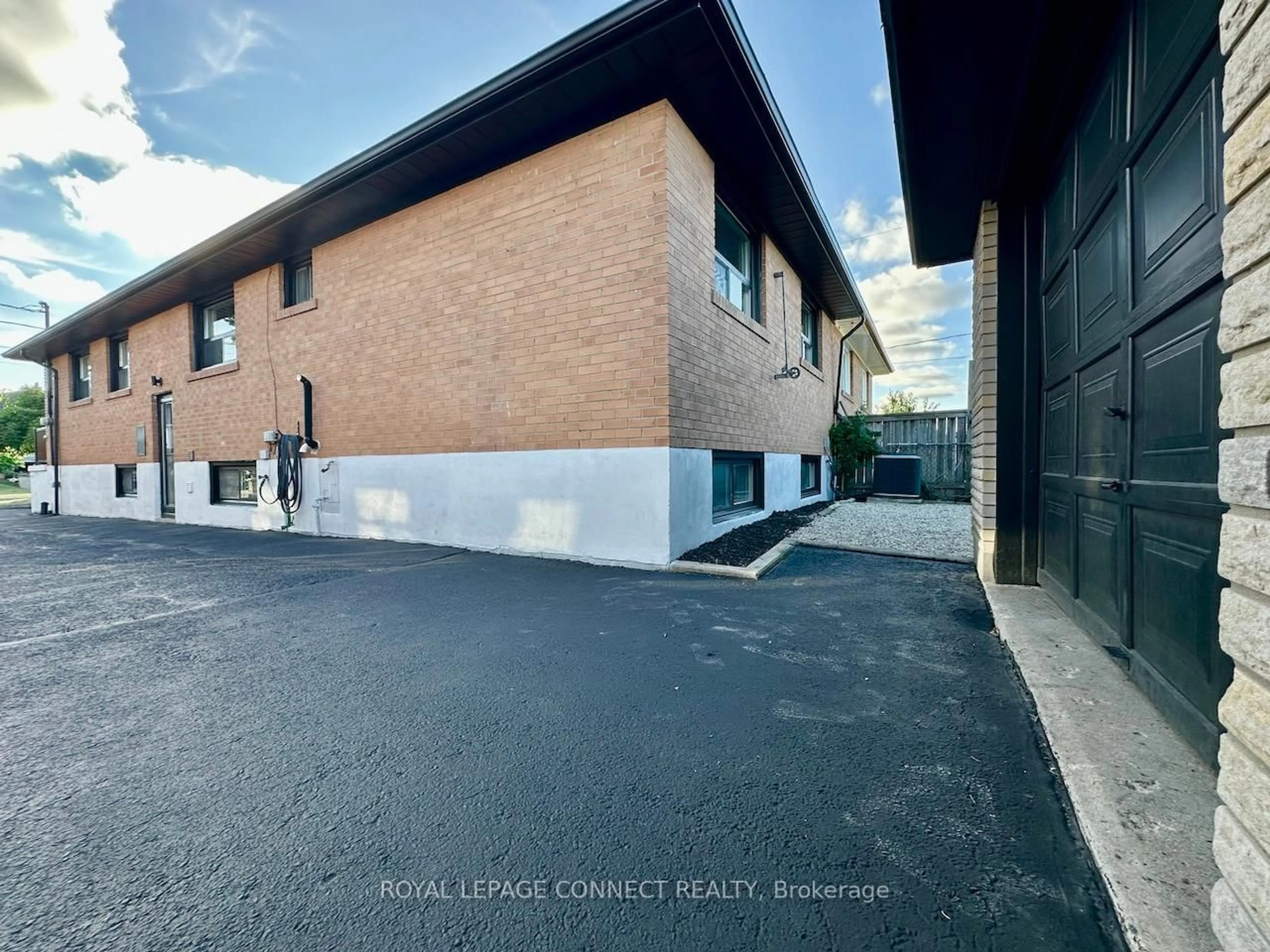 A pic from outside/outdoor area/front of a property/back of a property/a pic from drone, street for 27 Charrington Cres, Toronto Ontario M3L 2C3