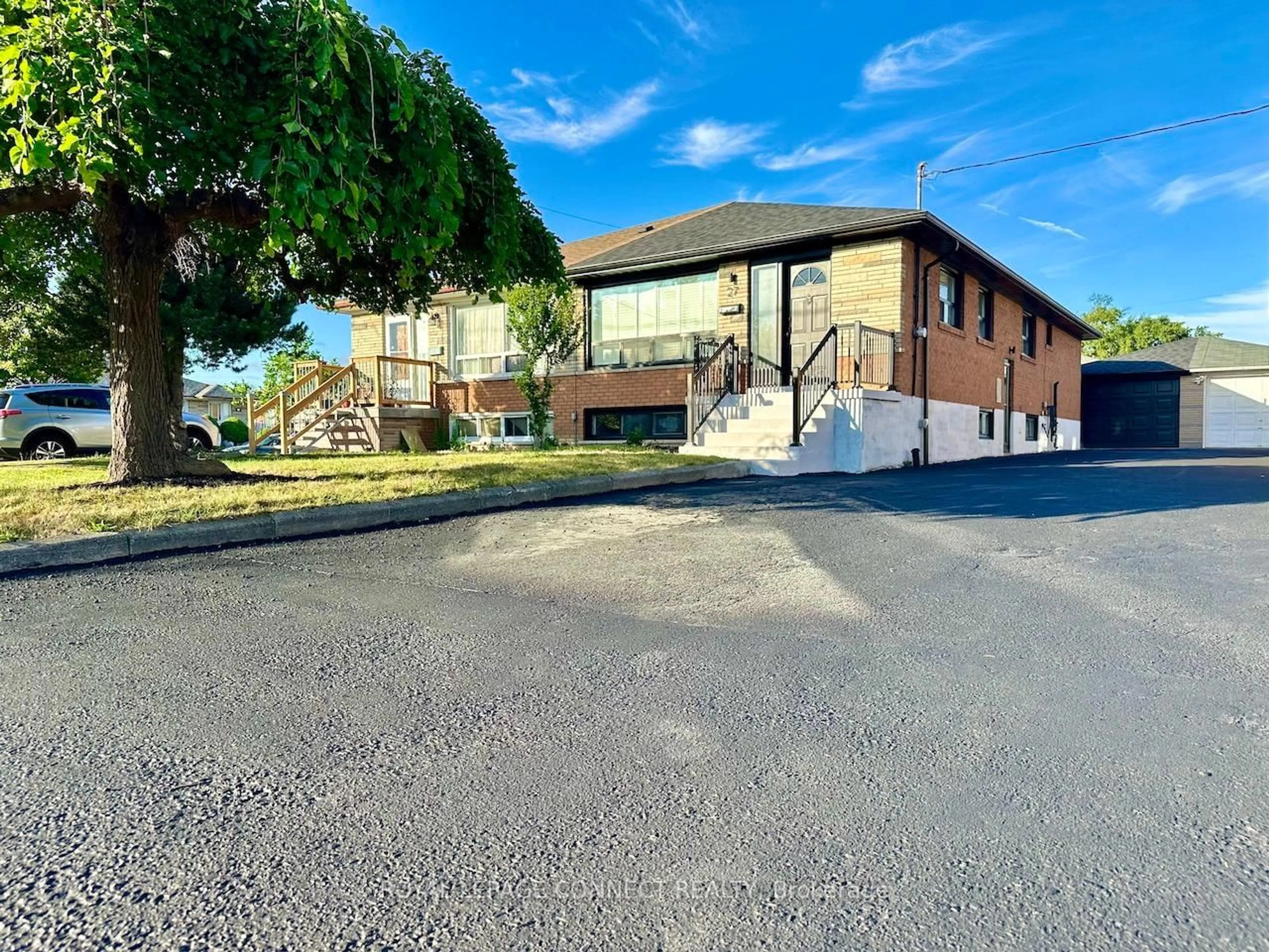A pic from outside/outdoor area/front of a property/back of a property/a pic from drone, unknown for 27 Charrington Cres, Toronto Ontario M3L 2C3