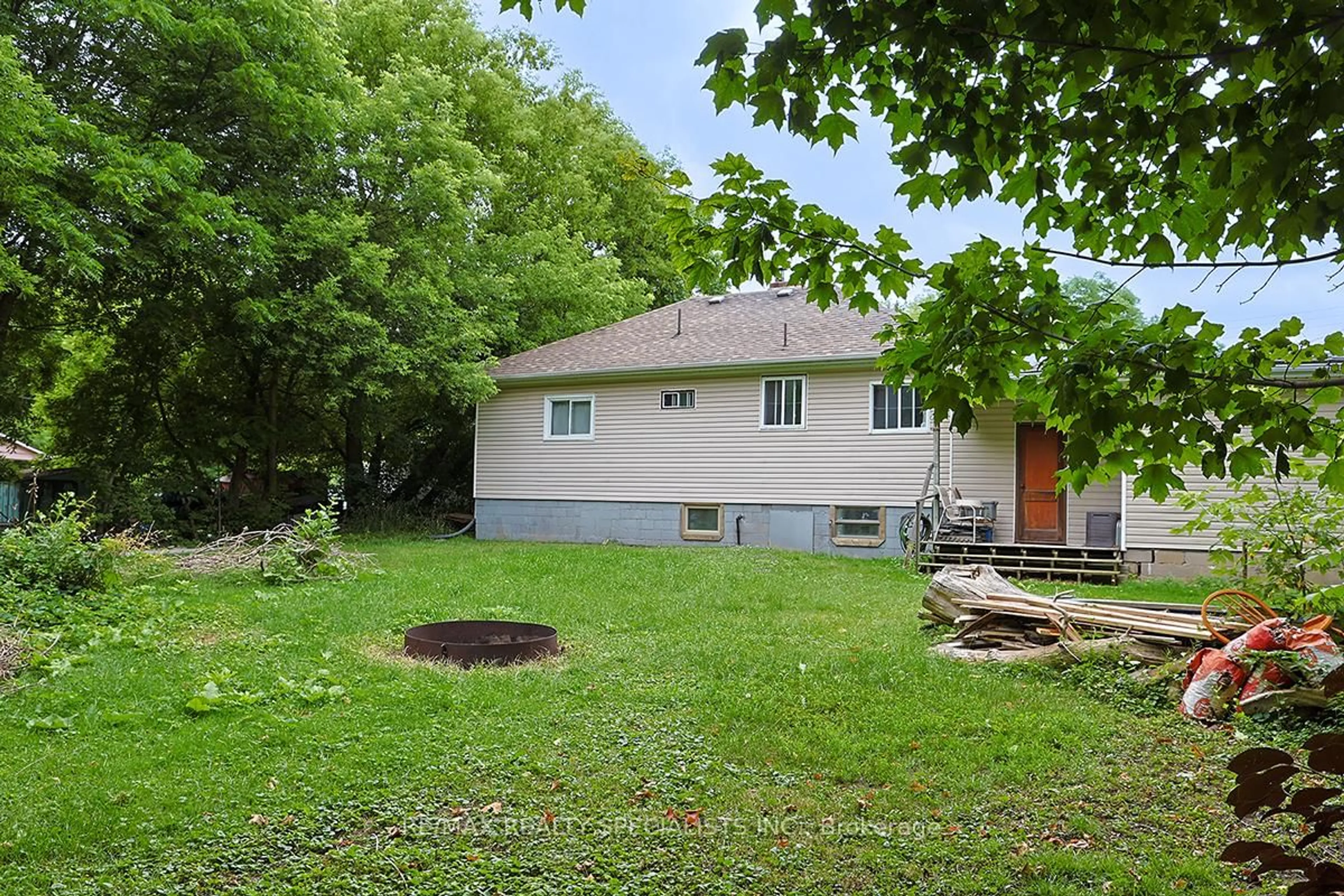 Patio, unknown for 32 Maple Ave, Halton Hills Ontario L7G 5M2