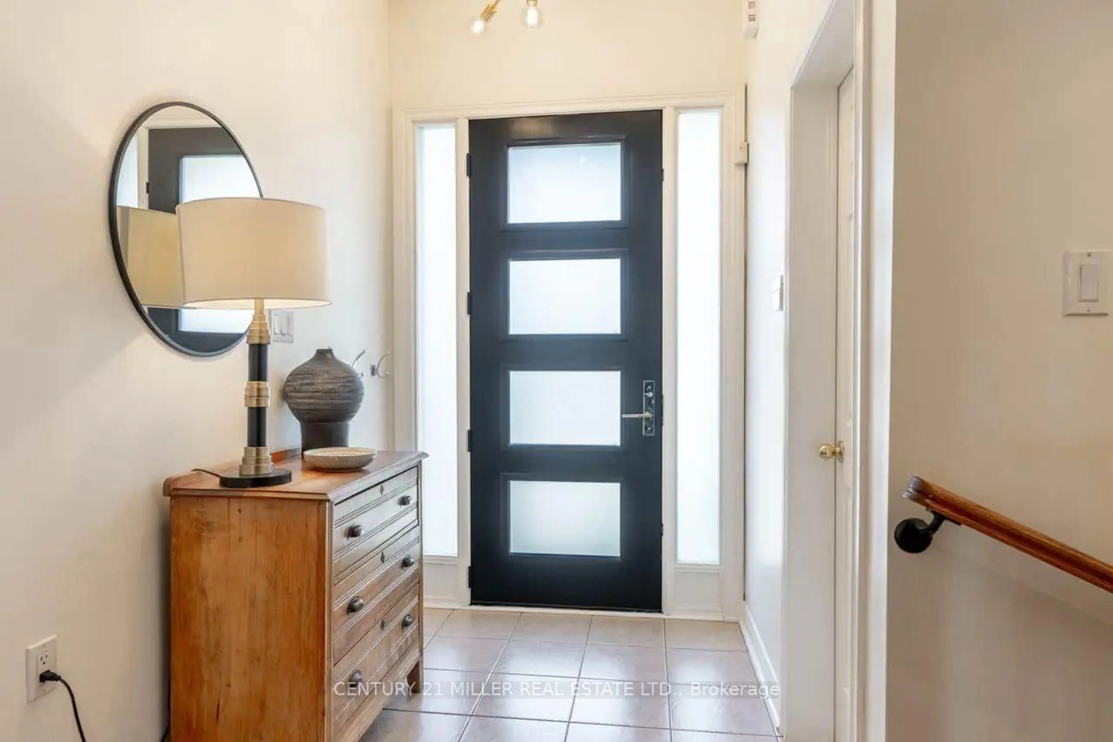 Indoor entryway for 317 Hobbs Cres, Milton Ontario L9T 0J1
