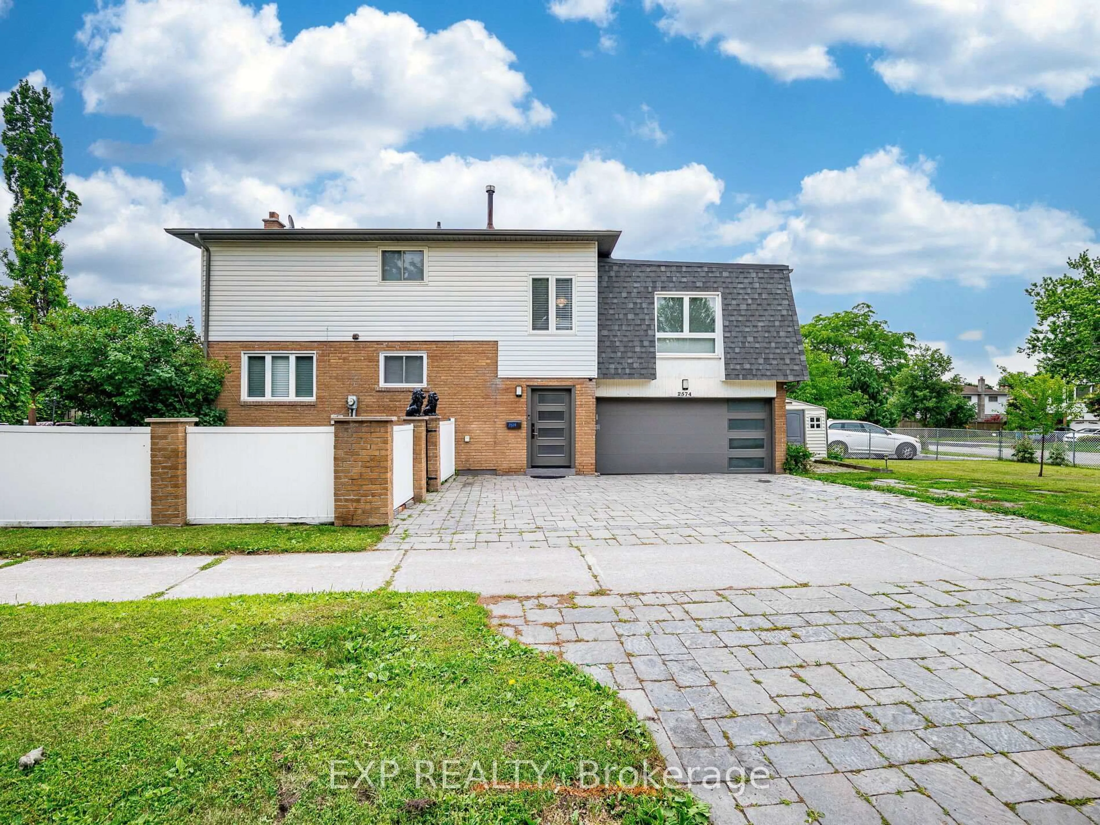 Home with brick exterior material, street for 2574 Council Ring Rd, Mississauga Ontario L5L 1X5