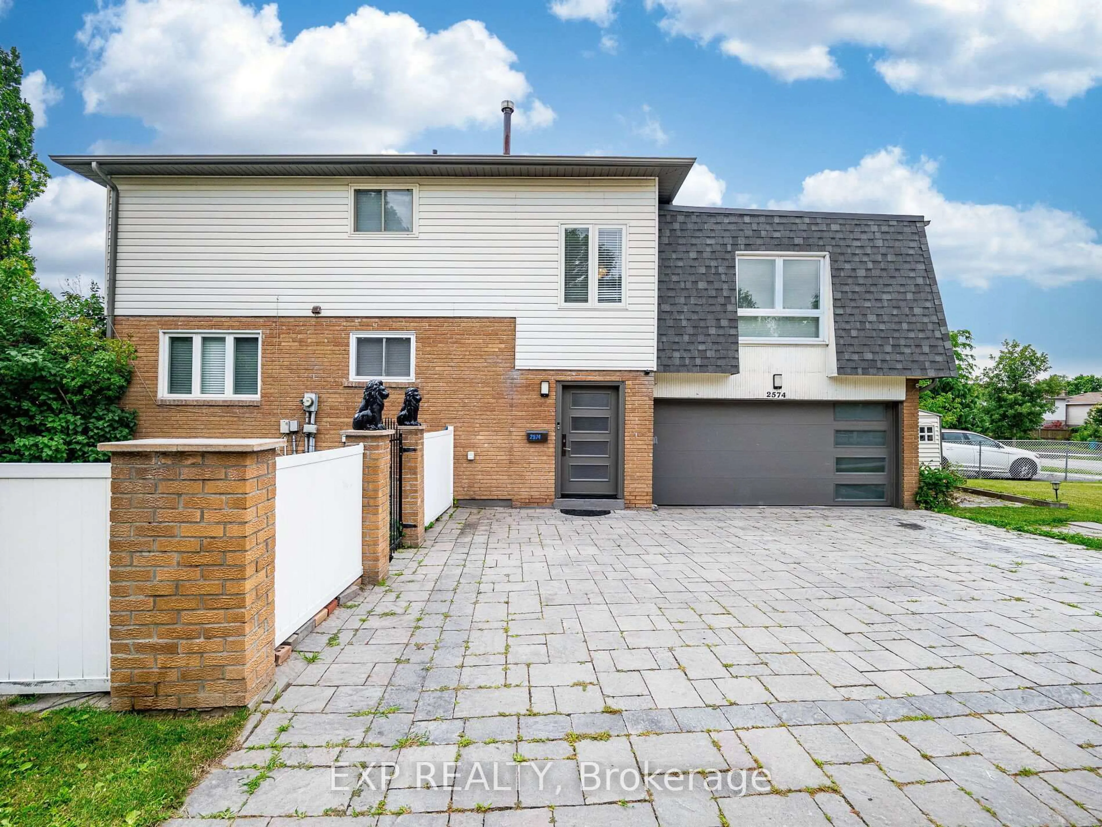Home with brick exterior material, street for 2574 Council Ring Rd, Mississauga Ontario L5L 1X5