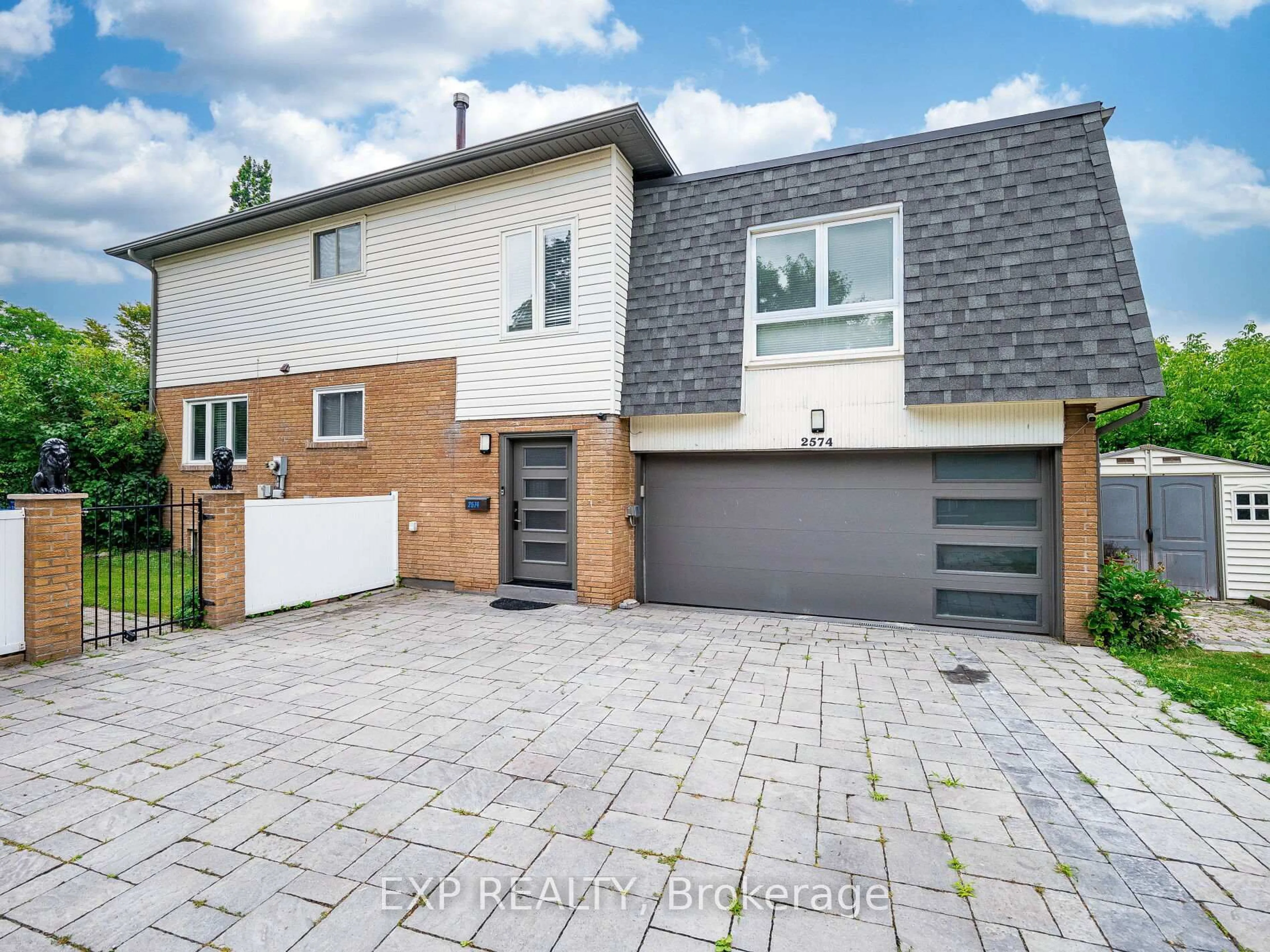 Home with brick exterior material, street for 2574 Council Ring Rd, Mississauga Ontario L5L 1X5